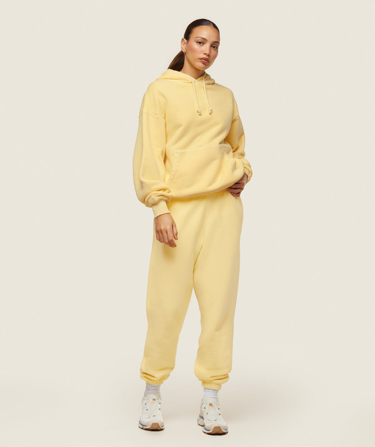 gymshark-everywear-relaxed-hoodie-sunray-yellow-ss24