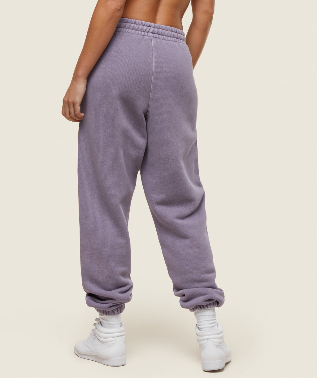 gymshark-everywear-relaxed-sweatpants-fog-purple-ss24