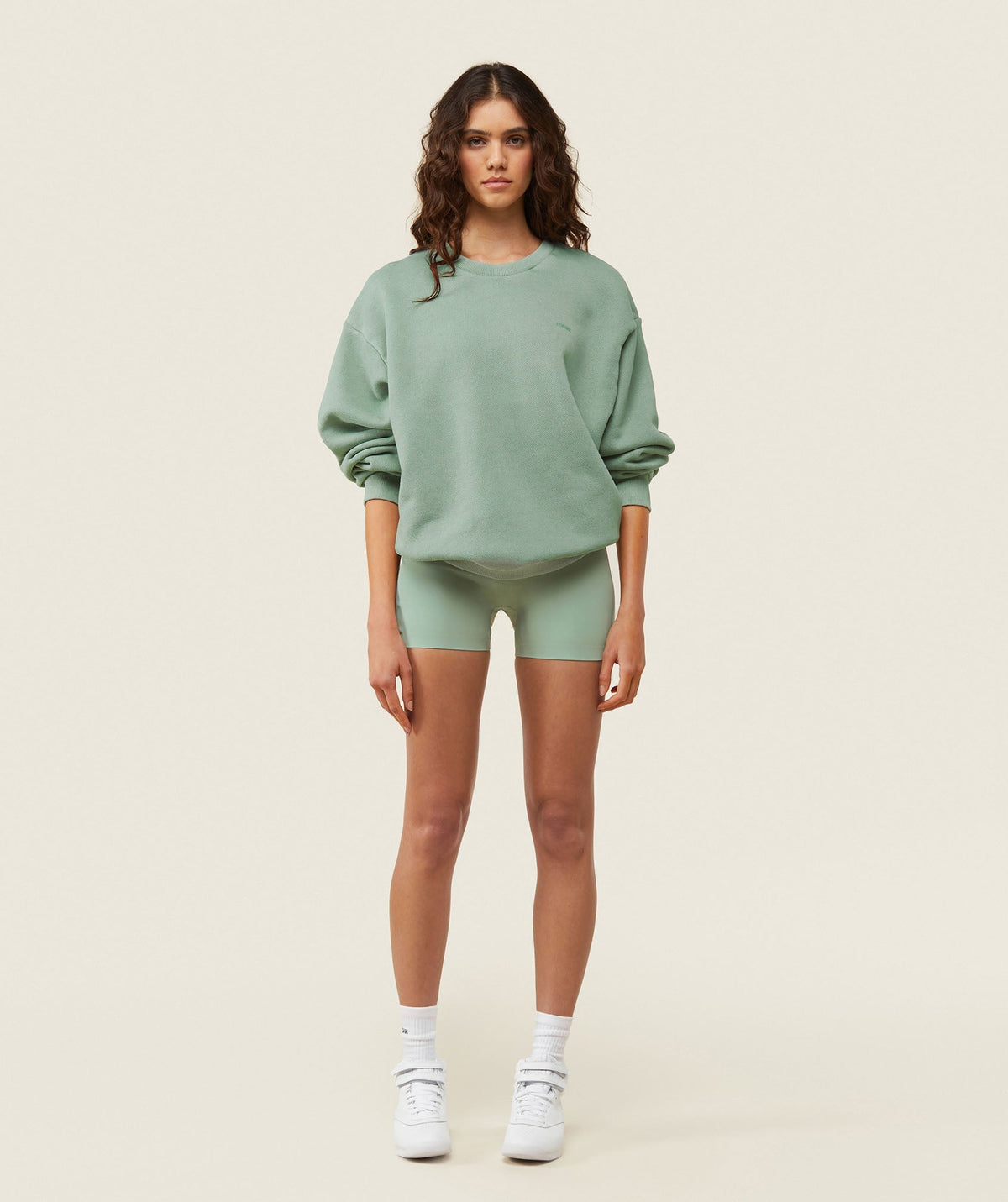 gymshark-everywear-relaxed-sweatshirt-dollar-green-ss24