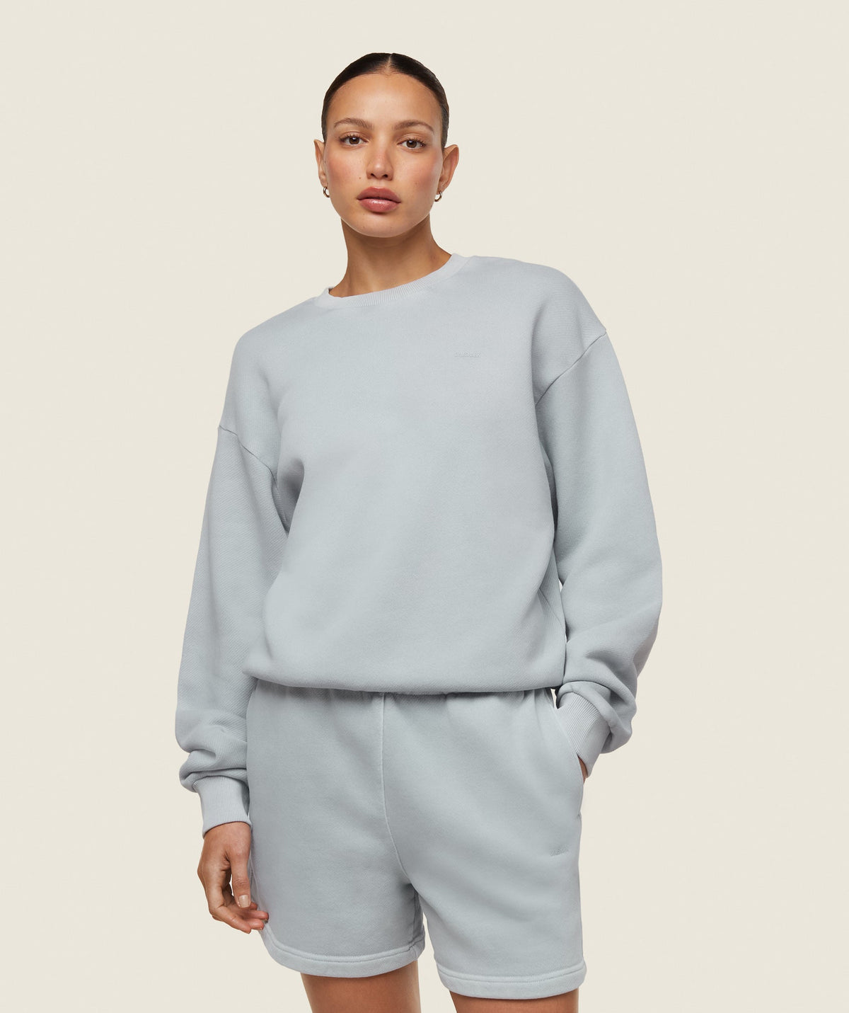gymshark-everywear-relaxed-sweatshirt-ice-grey-ss24