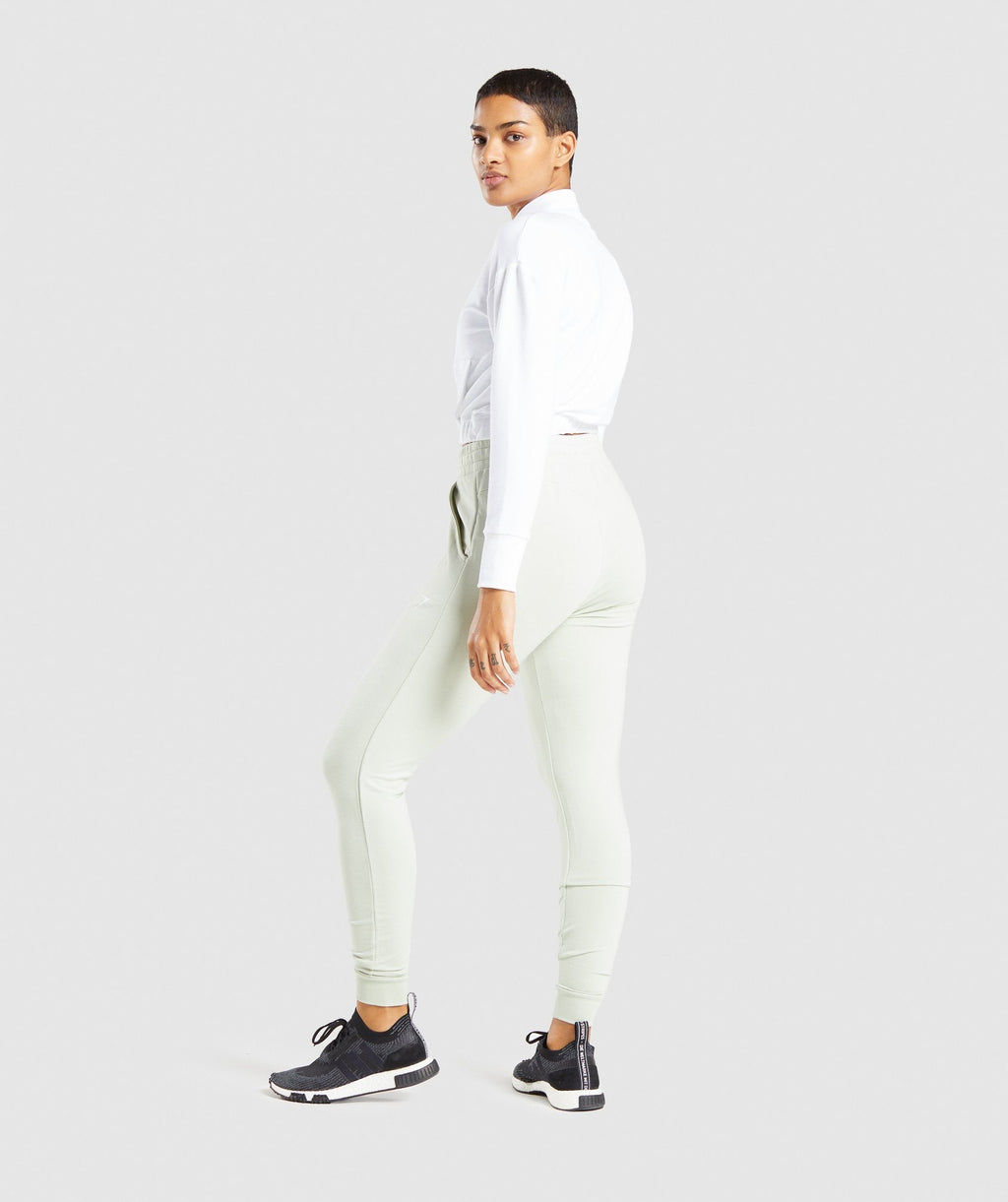 gymshark-pippa-training-pullover-white-black-logo