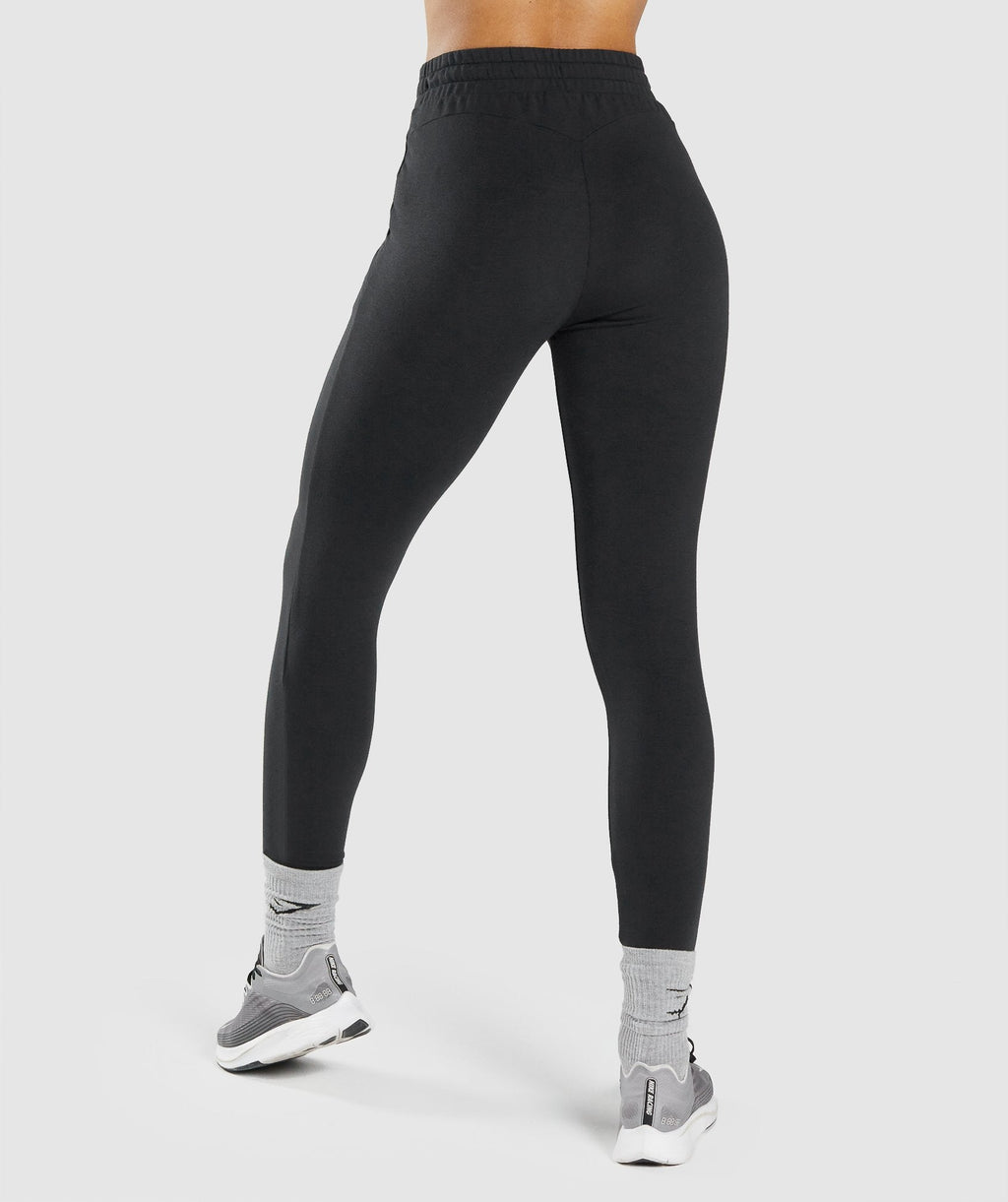 gymshark-pippa-training-joggers-black-logo