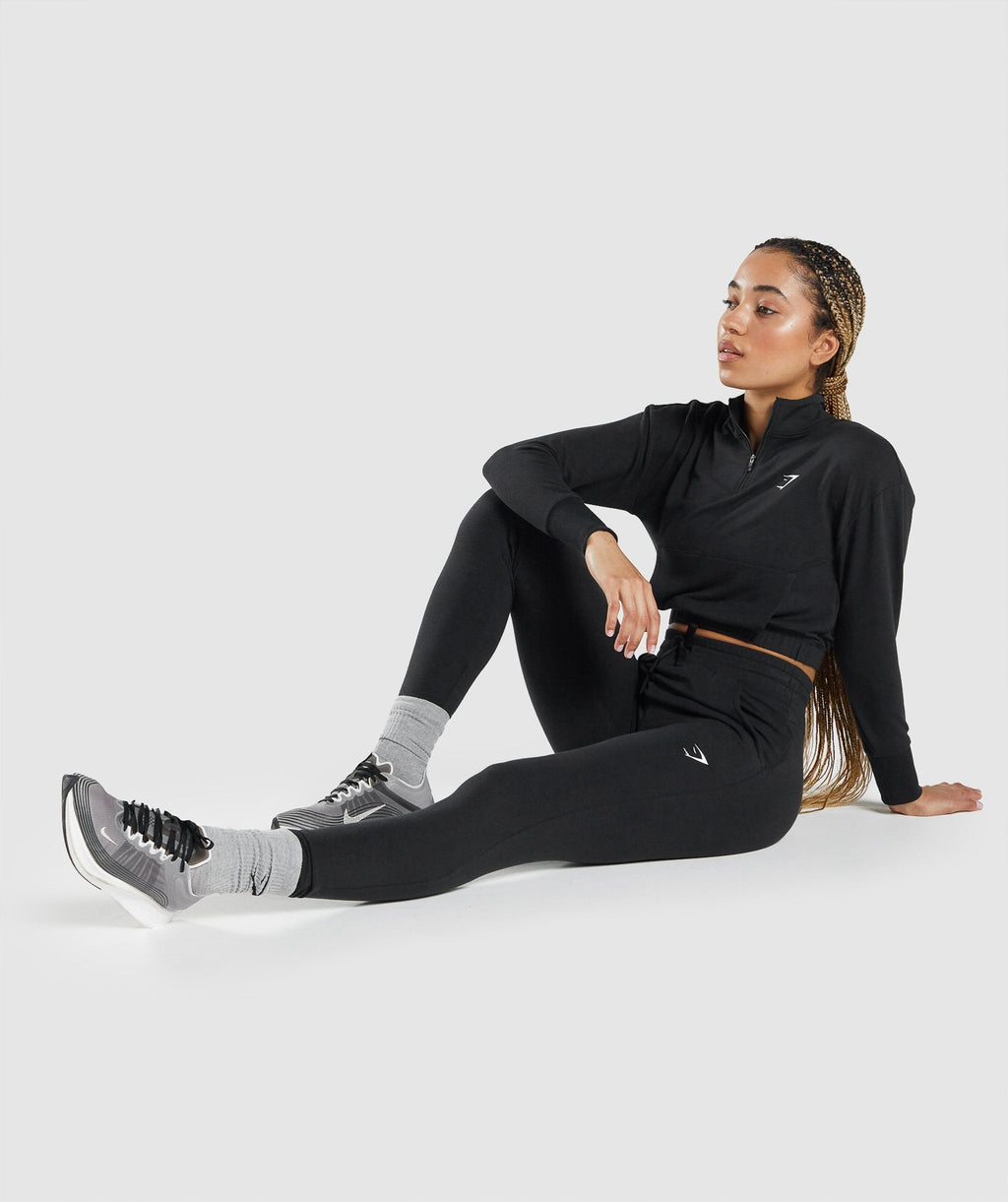 gymshark-pippa-training-joggers-black-logo