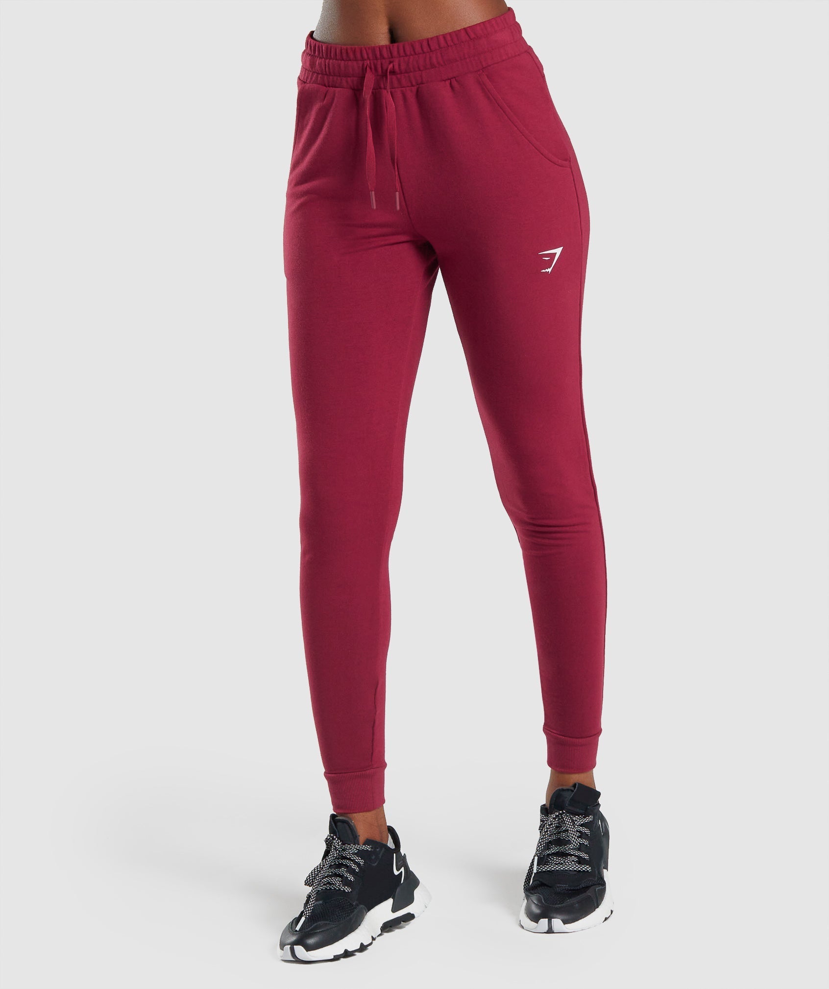gymshark-pippa-training-joggers-burgundy-logo