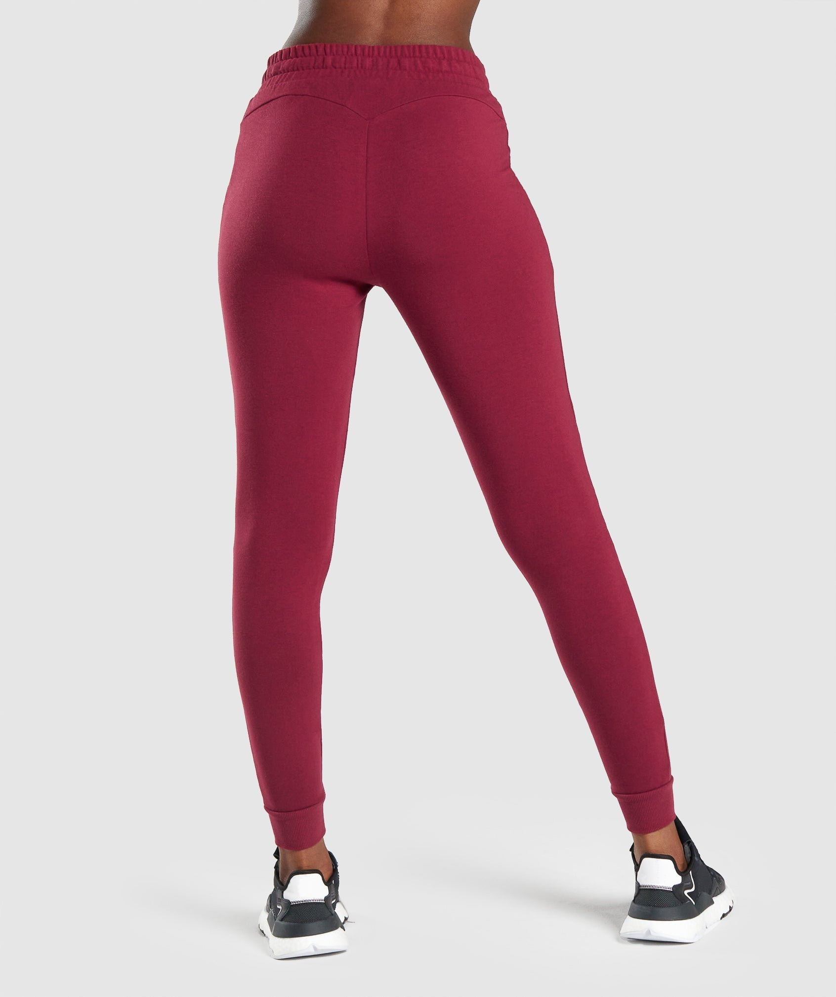 gymshark-pippa-training-joggers-burgundy-logo