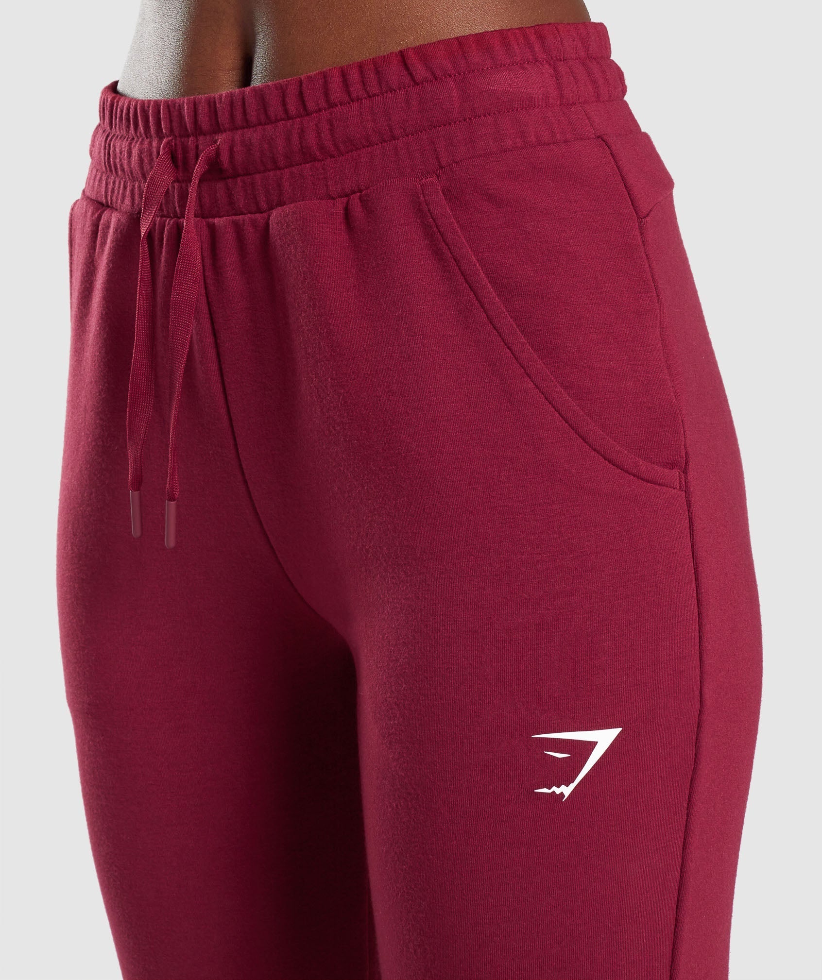 gymshark-pippa-training-joggers-burgundy-logo