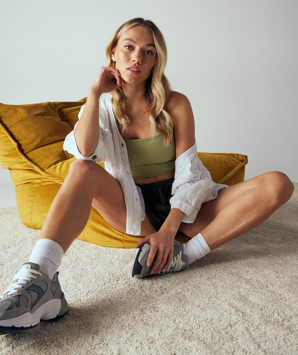 gymshark-pause-seamless-bralette-griffin-green-ss22