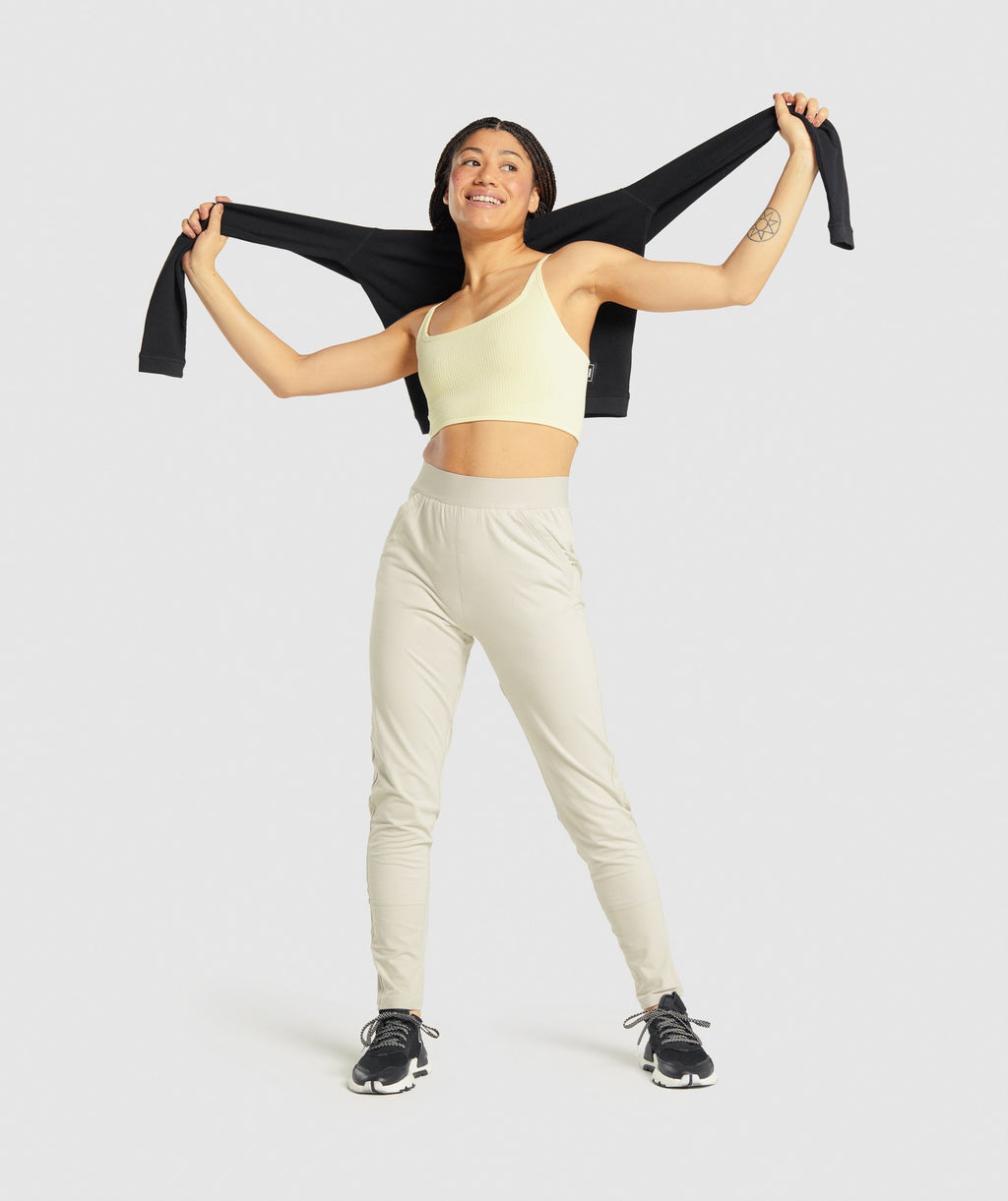 gymshark-pause-bralette-yellow-aw21