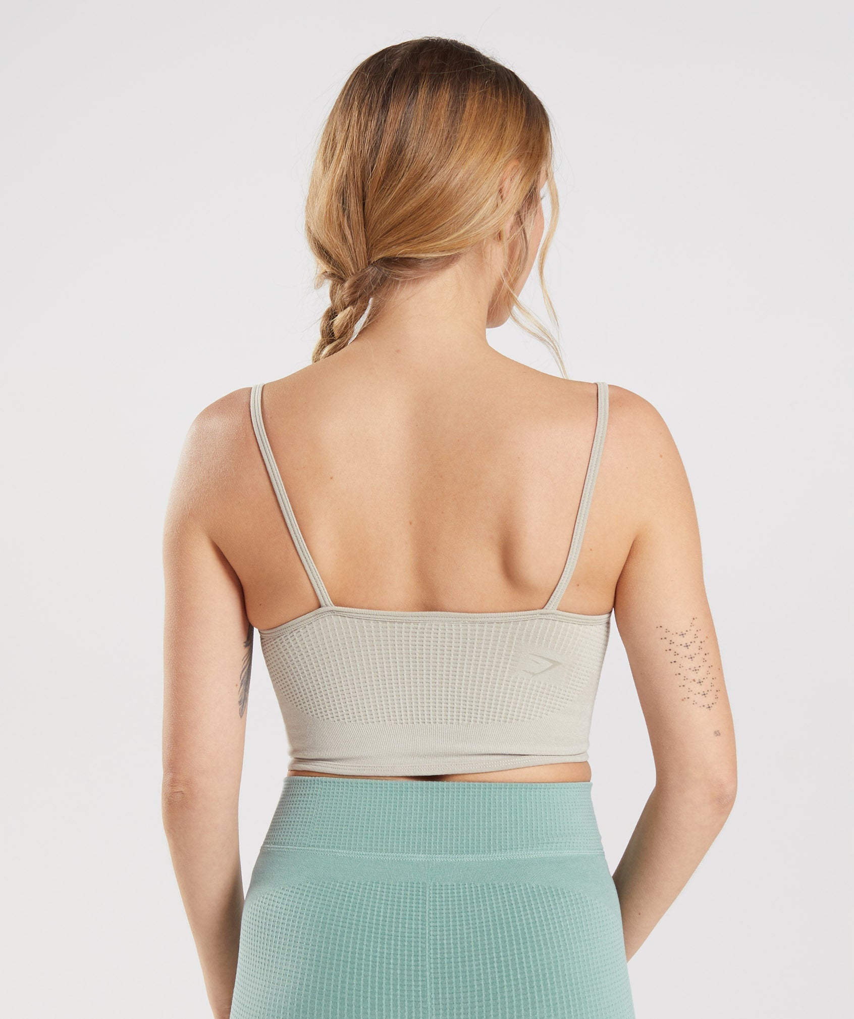 gymshark-pause-seamless-bralette-pebble-grey-ss22
