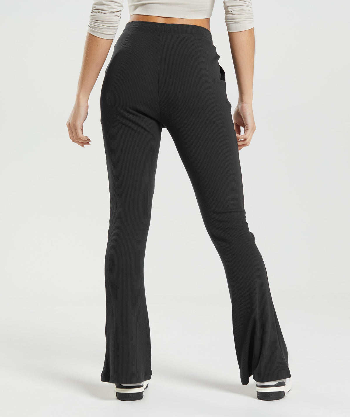 gymshark-pause-flared-leggings-black-ss22