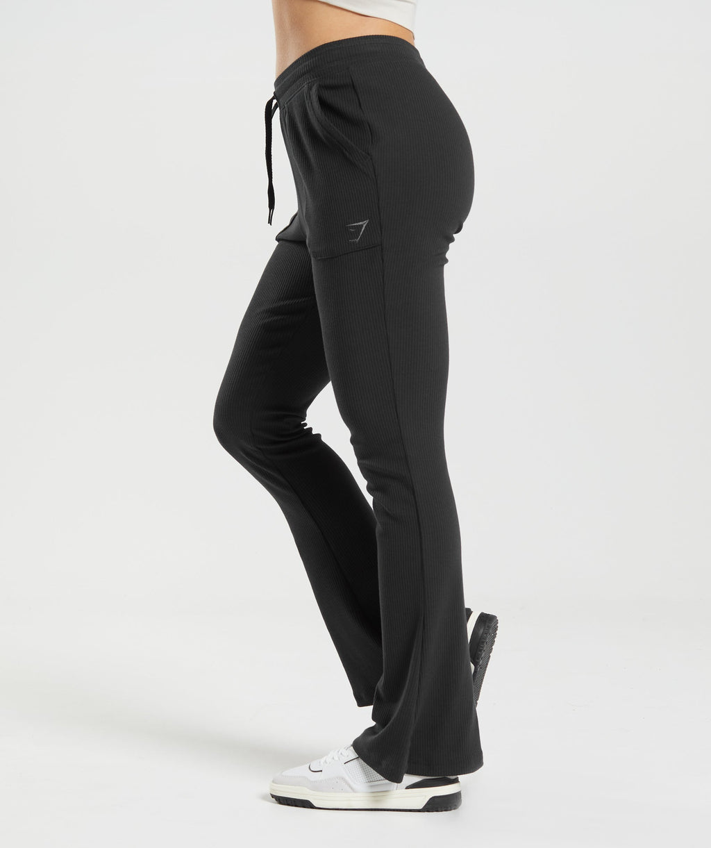 gymshark-pause-flared-leggings-black-ss22