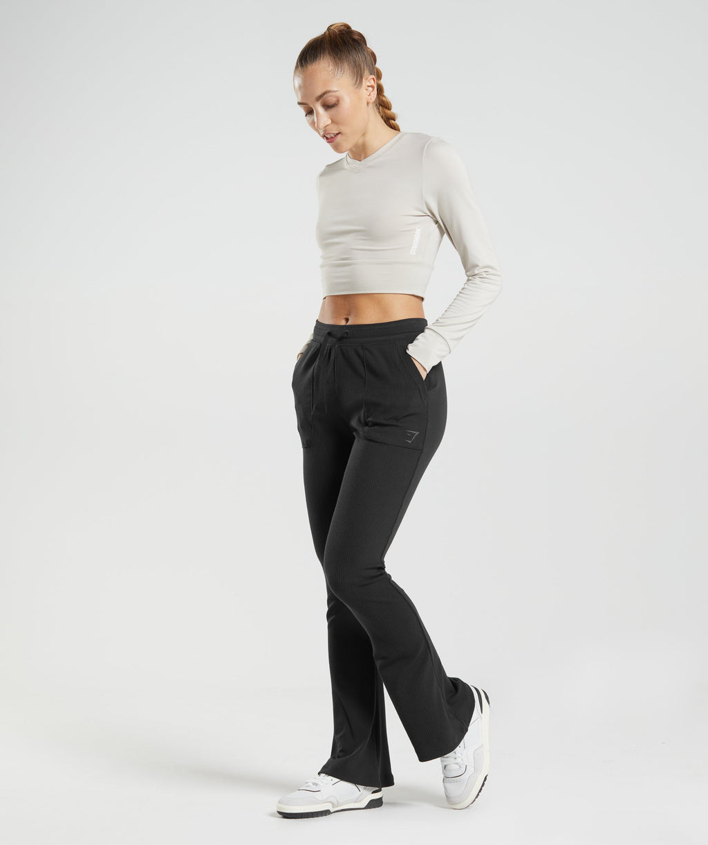 gymshark-pause-flared-leggings-black-ss22