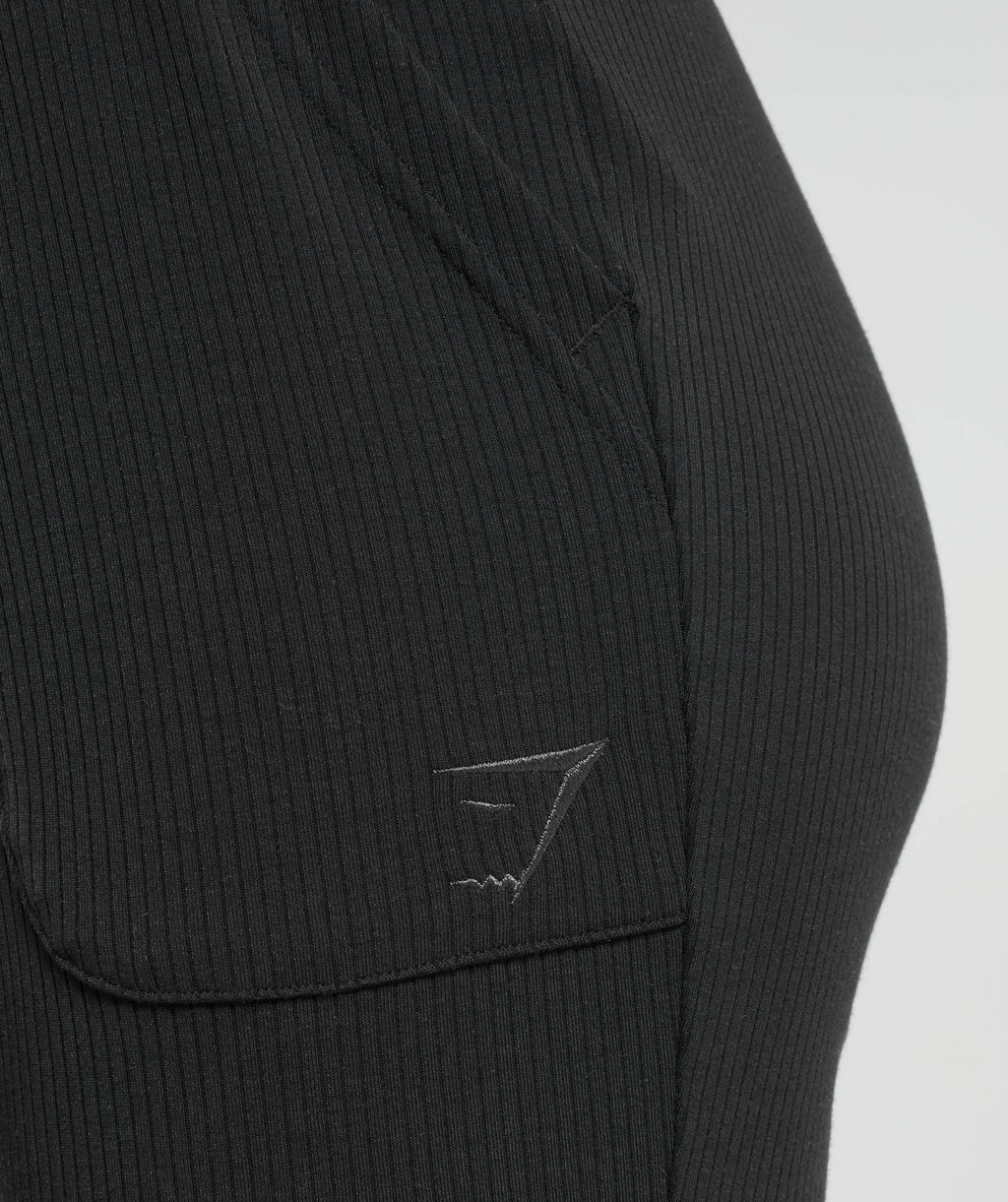 gymshark-pause-flared-leggings-black-ss22