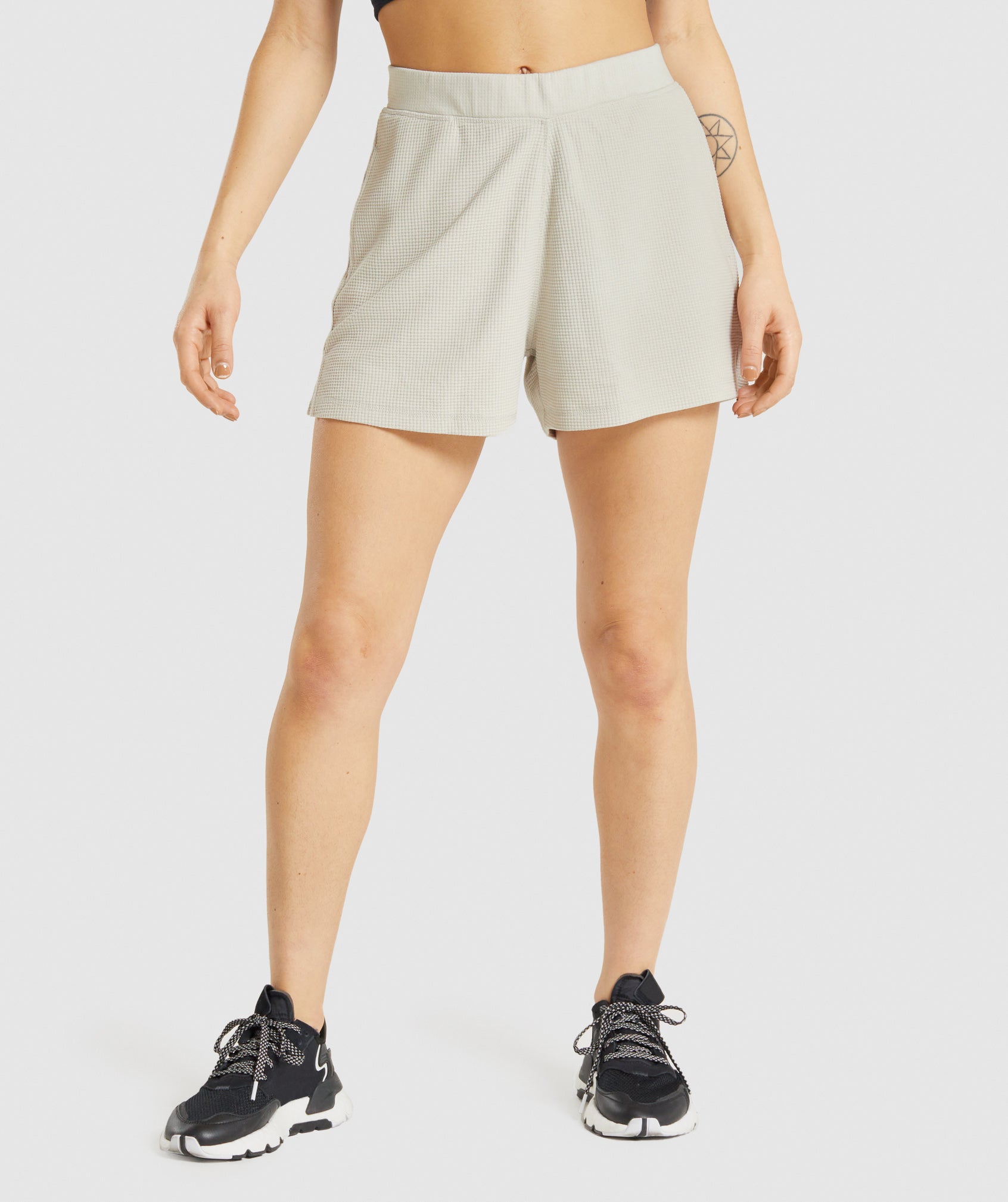 gymshark-pause-loose-shorts-grey-aw21