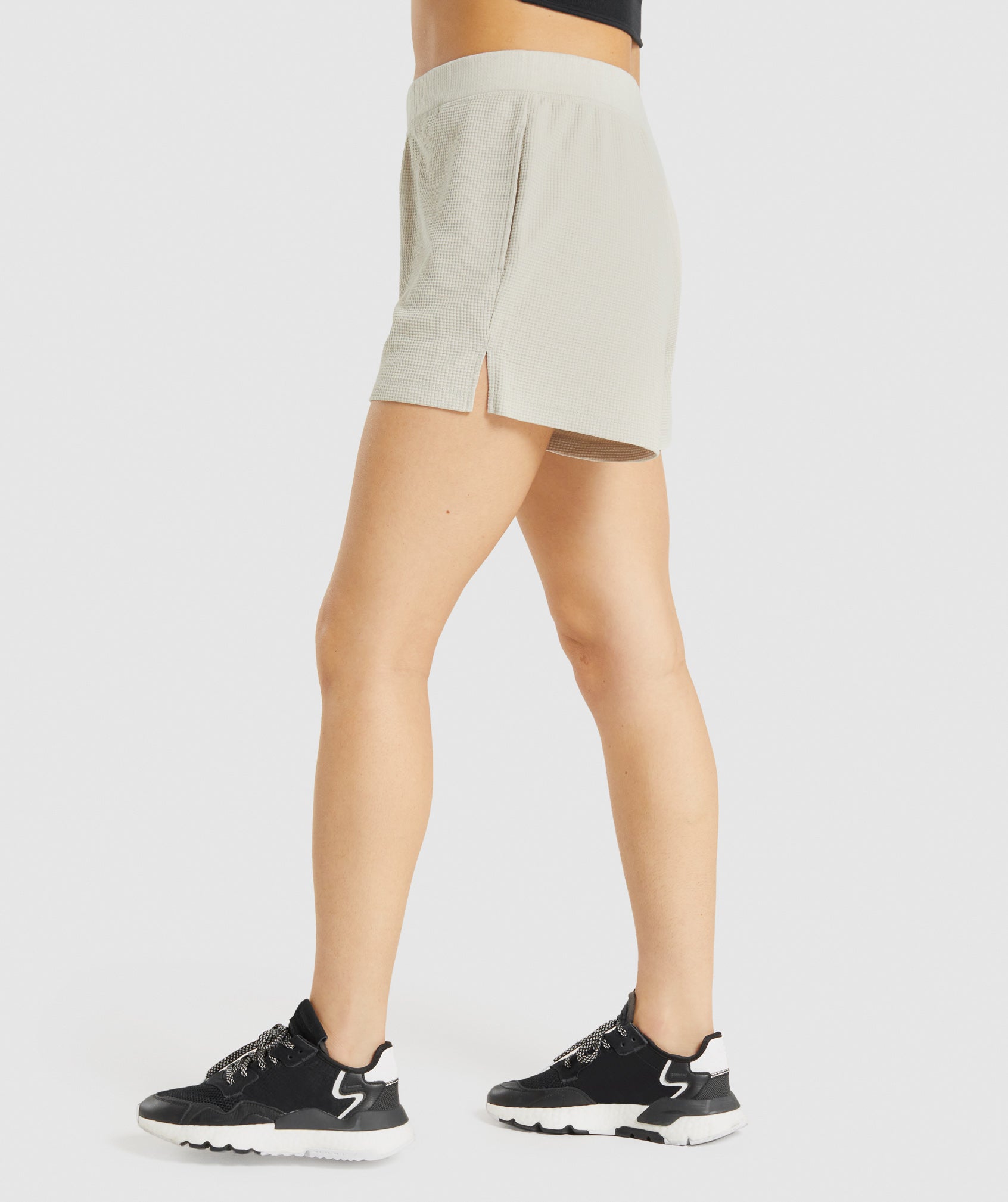gymshark-pause-loose-shorts-grey-aw21