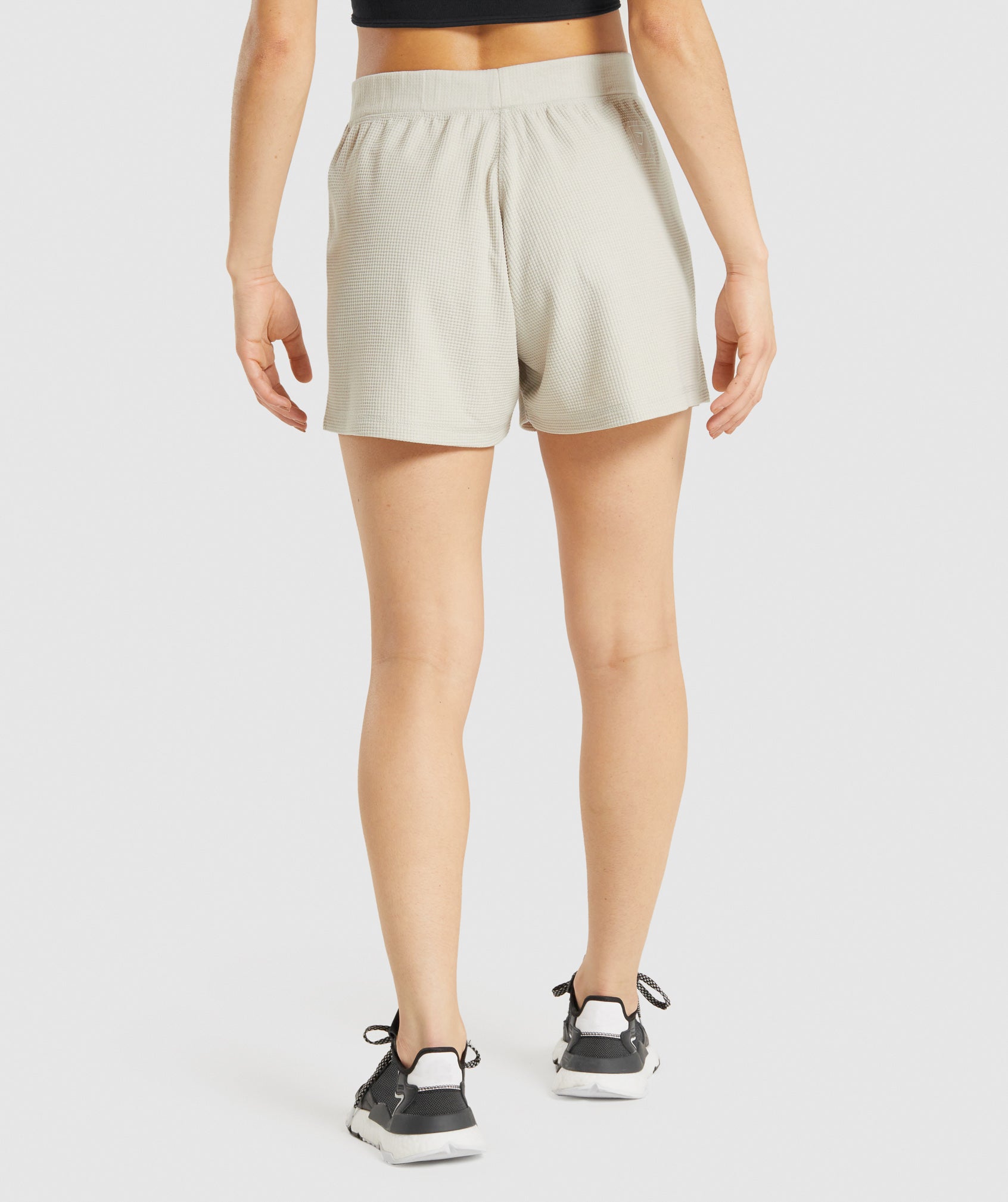gymshark-pause-loose-shorts-grey-aw21