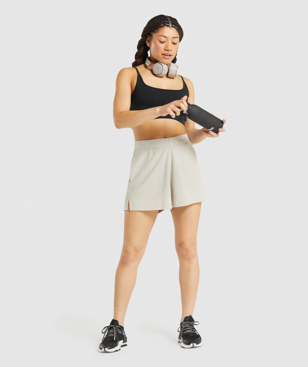 gymshark-pause-loose-shorts-grey-aw21