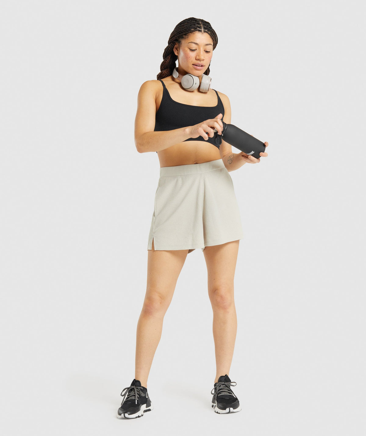 gymshark-pause-loose-shorts-grey-aw21