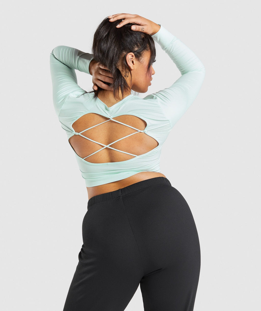 gymshark-pause-open-back-long-sleeve-crop-top-light-green