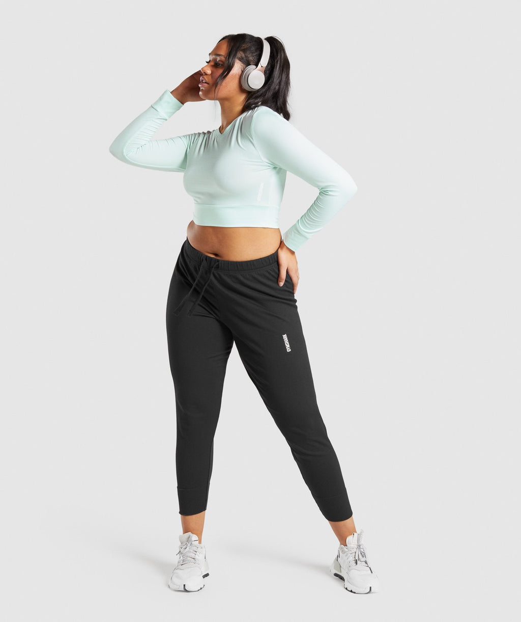 gymshark-pause-open-back-long-sleeve-crop-top-light-green