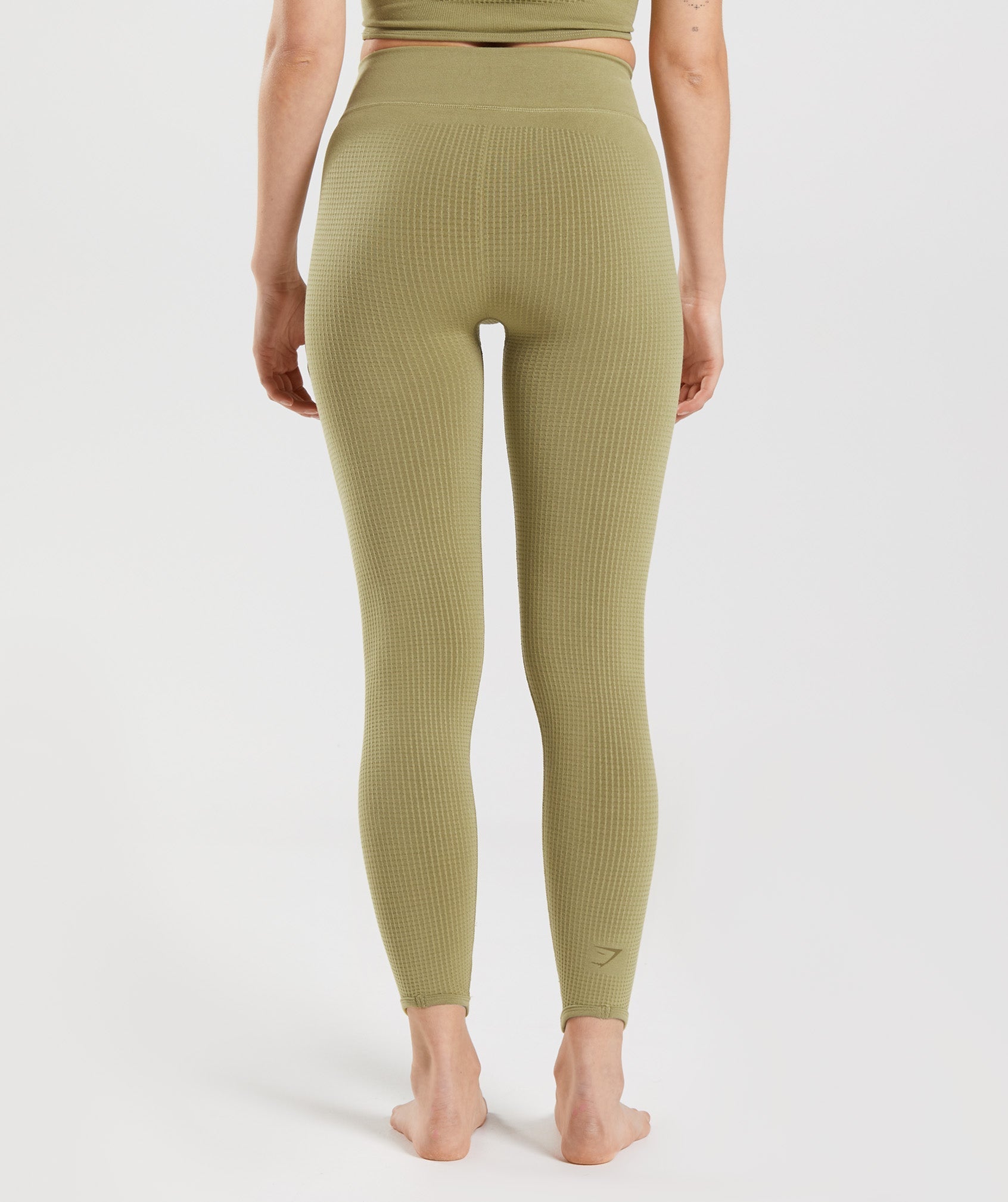 gymshark-pause-seamless-leggings-griffin-green-ss22