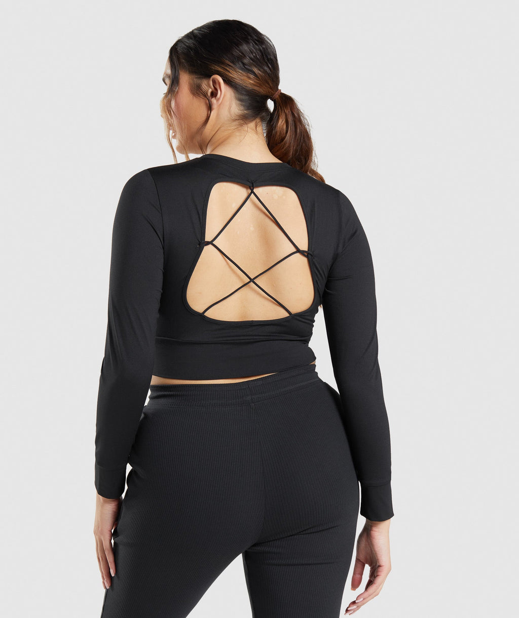 gymshark-pause-open-back-long-sleeve-crop-top-black-ss22