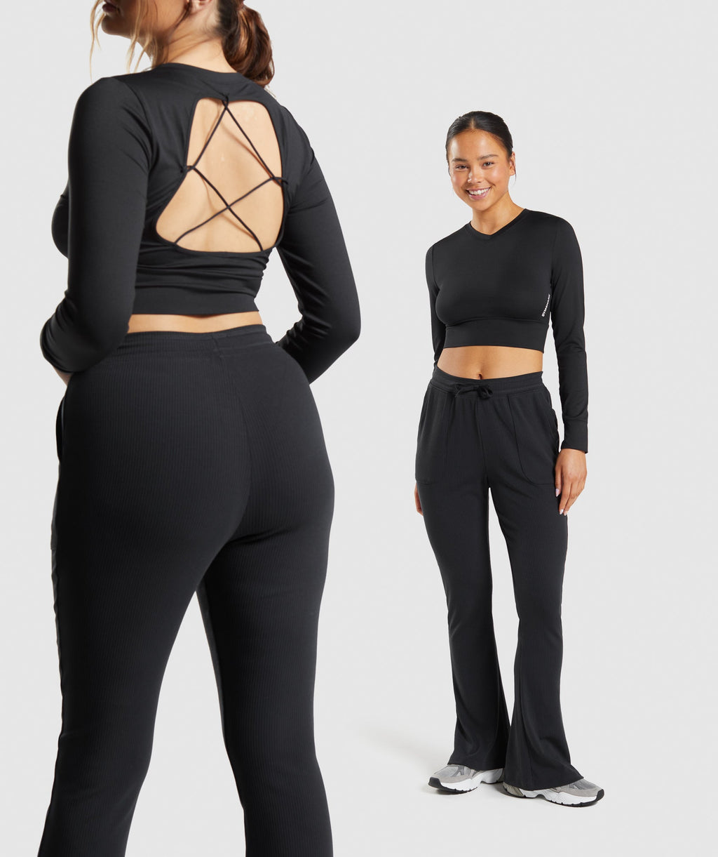 gymshark-pause-open-back-long-sleeve-crop-top-black-ss22