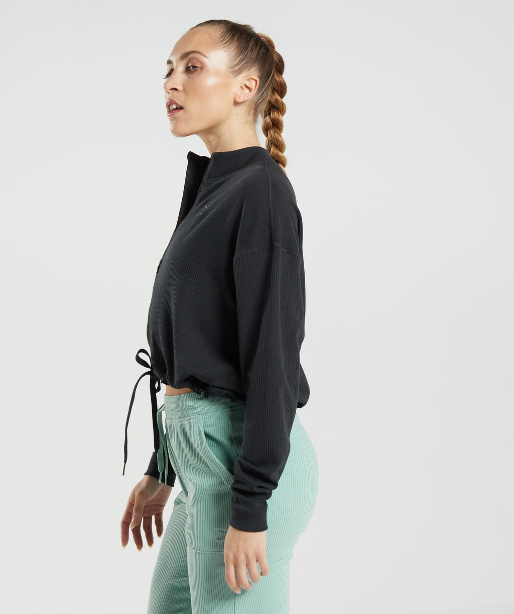 gymshark-pause-zip-up-jacket-black-ss22
