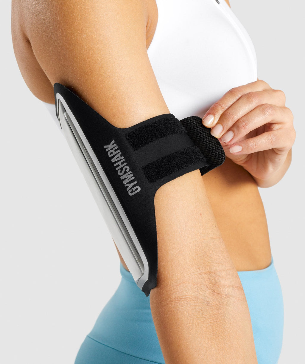 gymshark-phone-strap-black-aw21