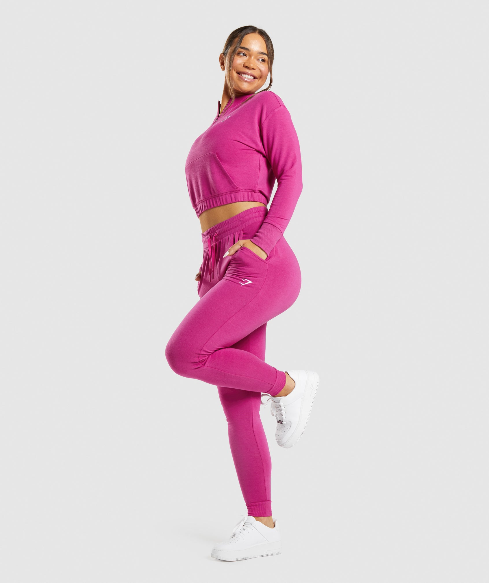 gymshark-training-pippa-joggers-dragon-pink-ss22