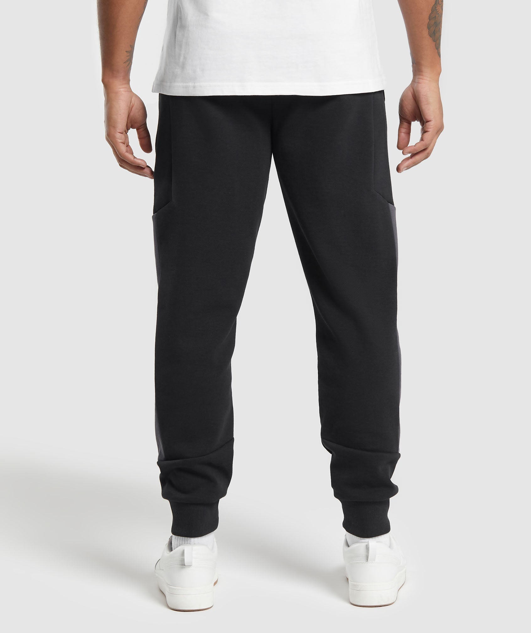 gymshark-pique-joggers-black-onyx-grey-ss24