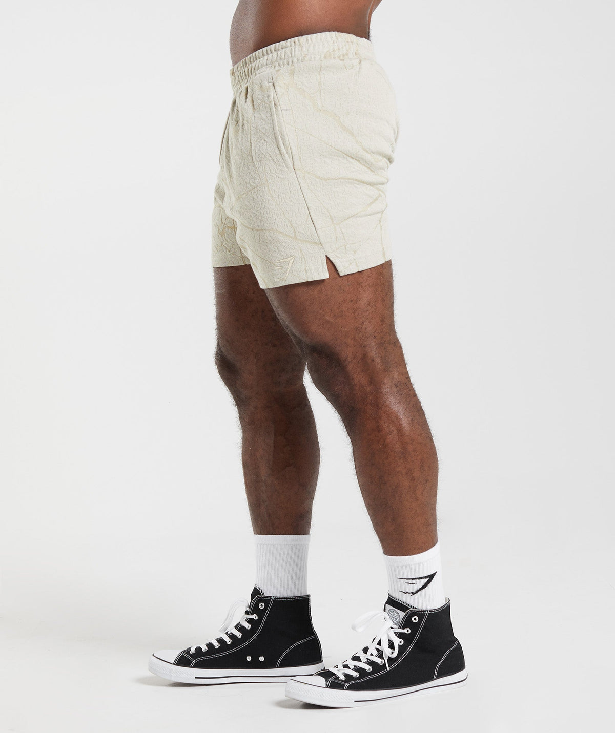 gymshark-power-5-short-pebble-grey-print-ss22