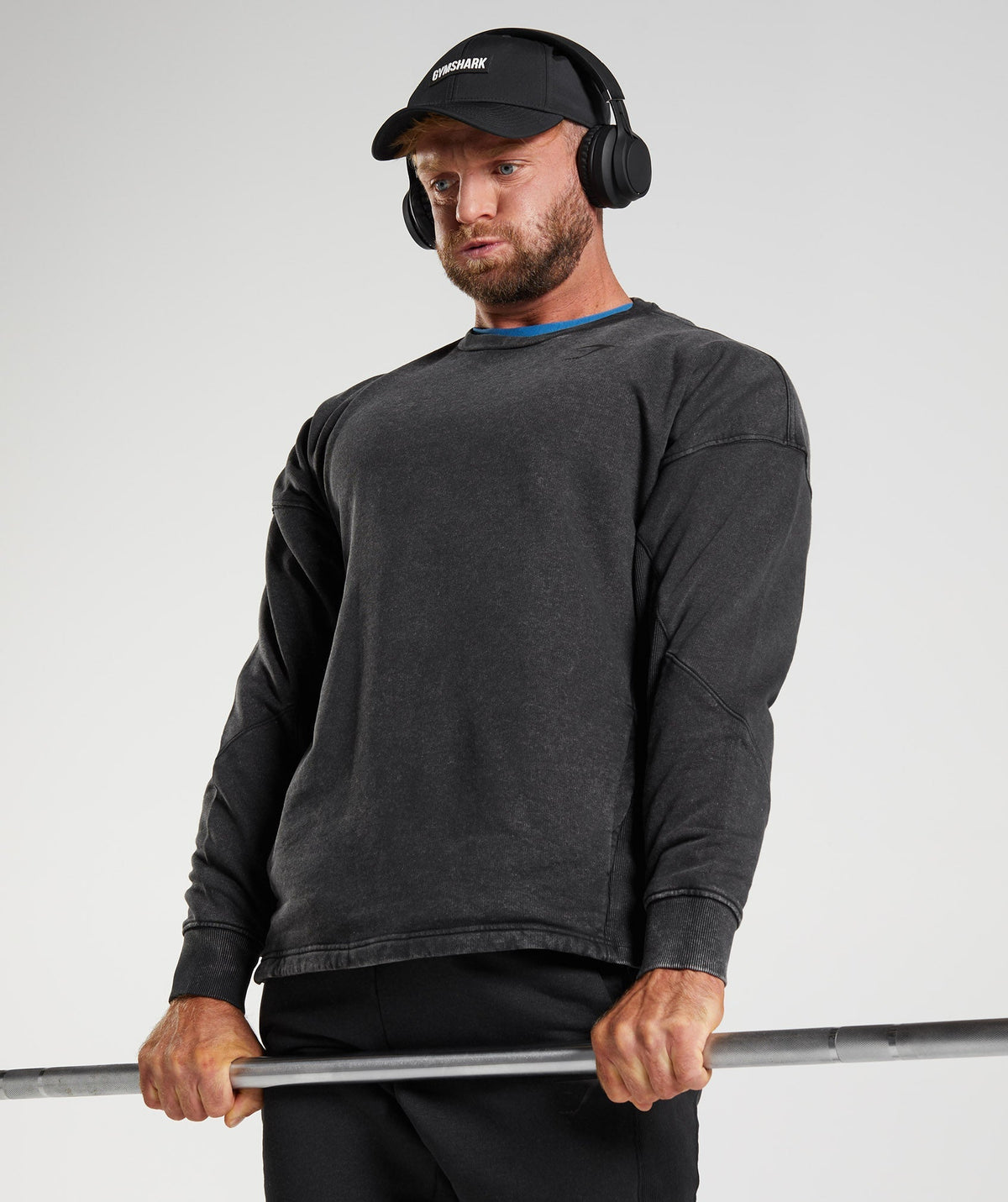 gymshark-power-washed-crew-black-aw22
