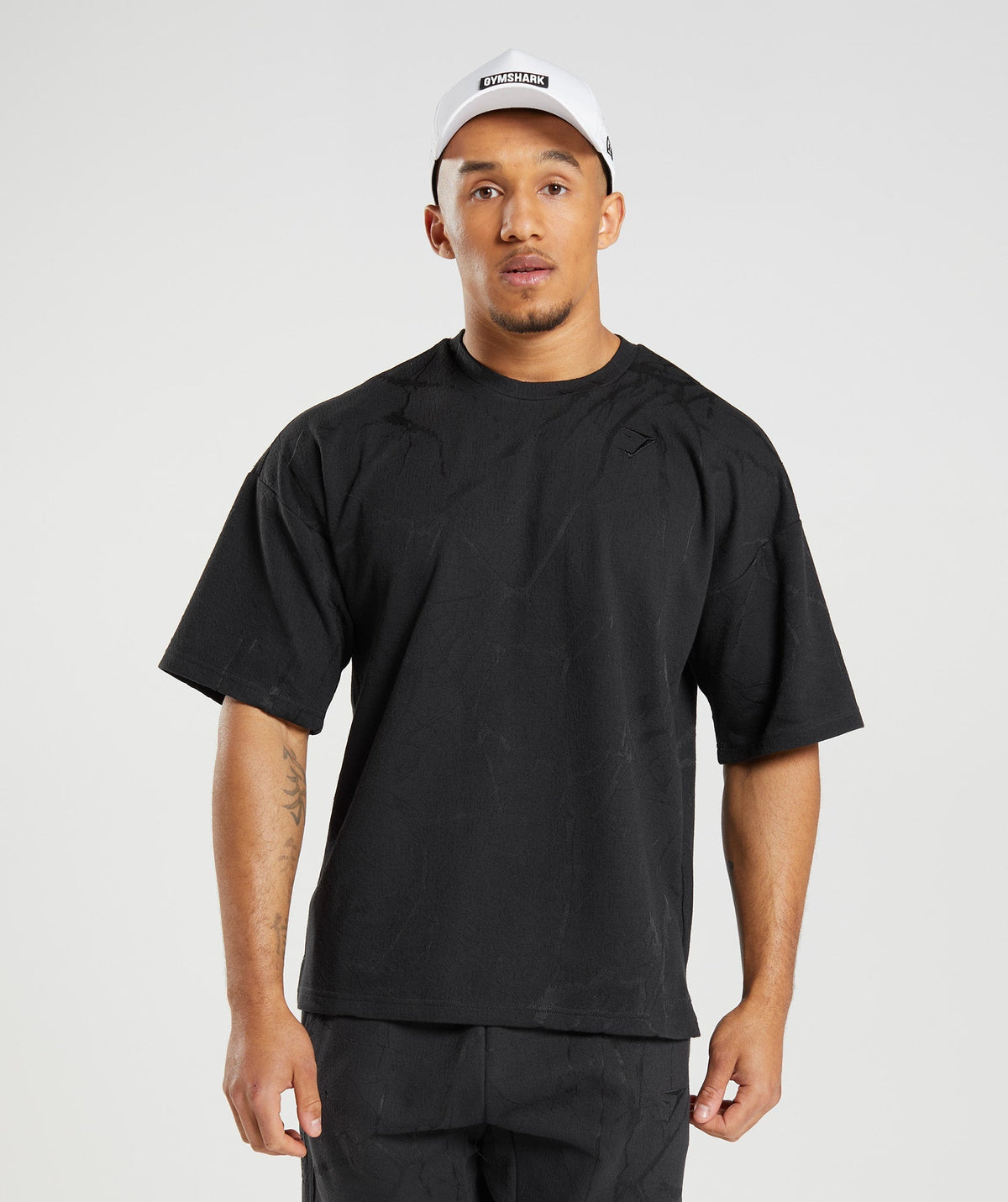 gymshark-power-short-sleeve-crew-black-print-ss22