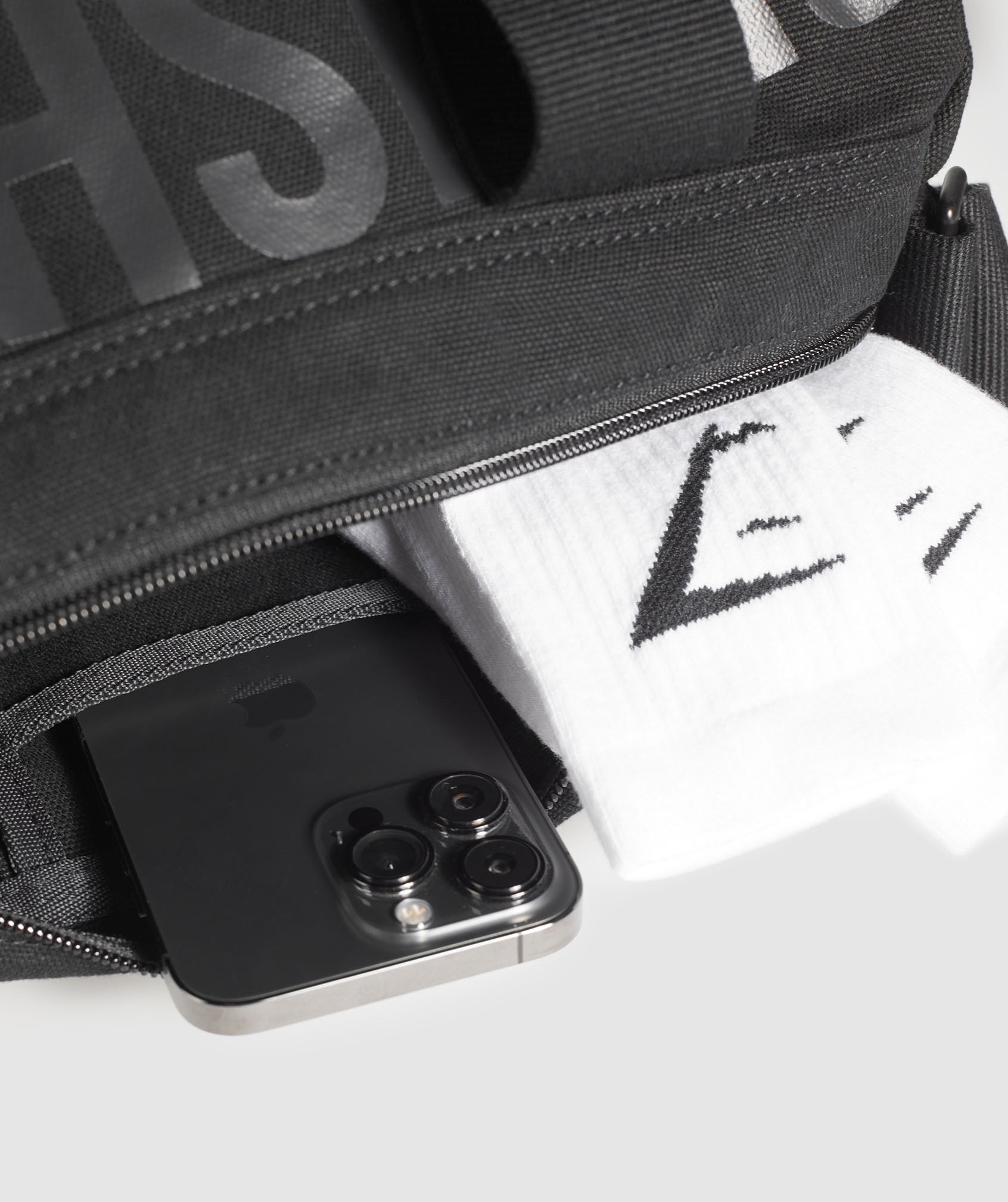 gymshark-power-small-holdall-black-asphalt-grey-ss25