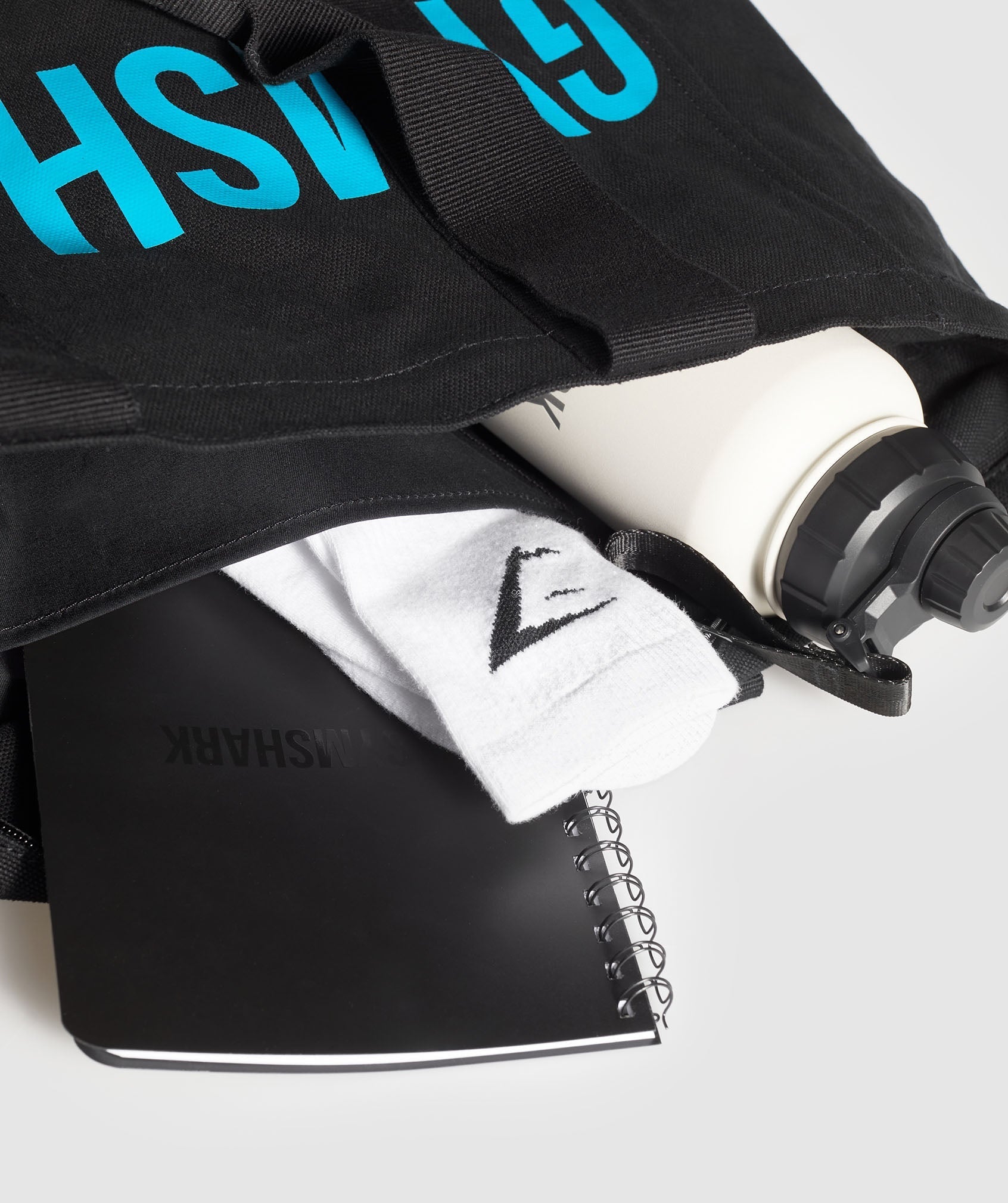 gymshark-power-tote-black-brand-blue-ss25