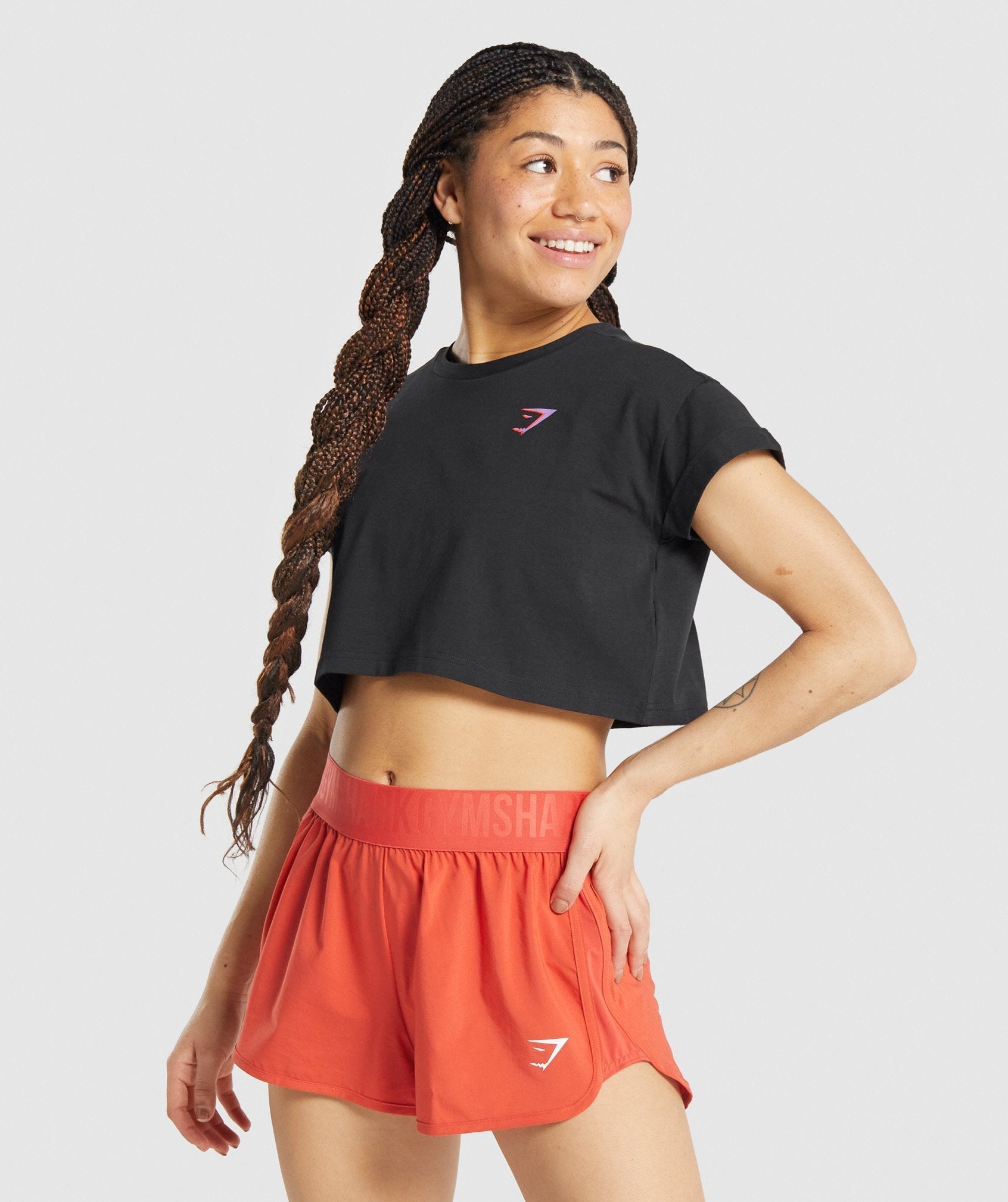 gymshark-pre-workout-graphic-crop-tee-black-aw21