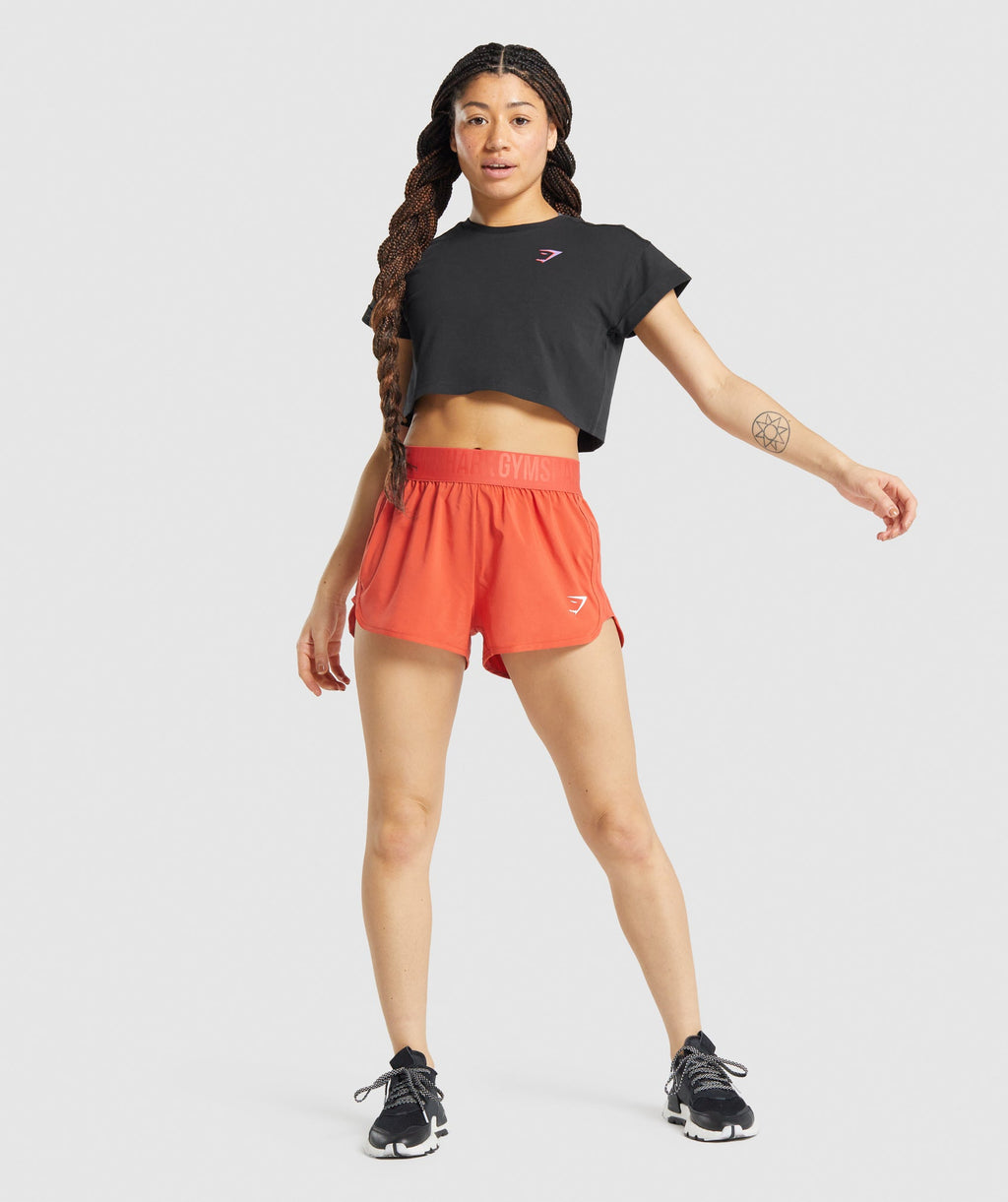 gymshark-pre-workout-graphic-crop-tee-black-aw21