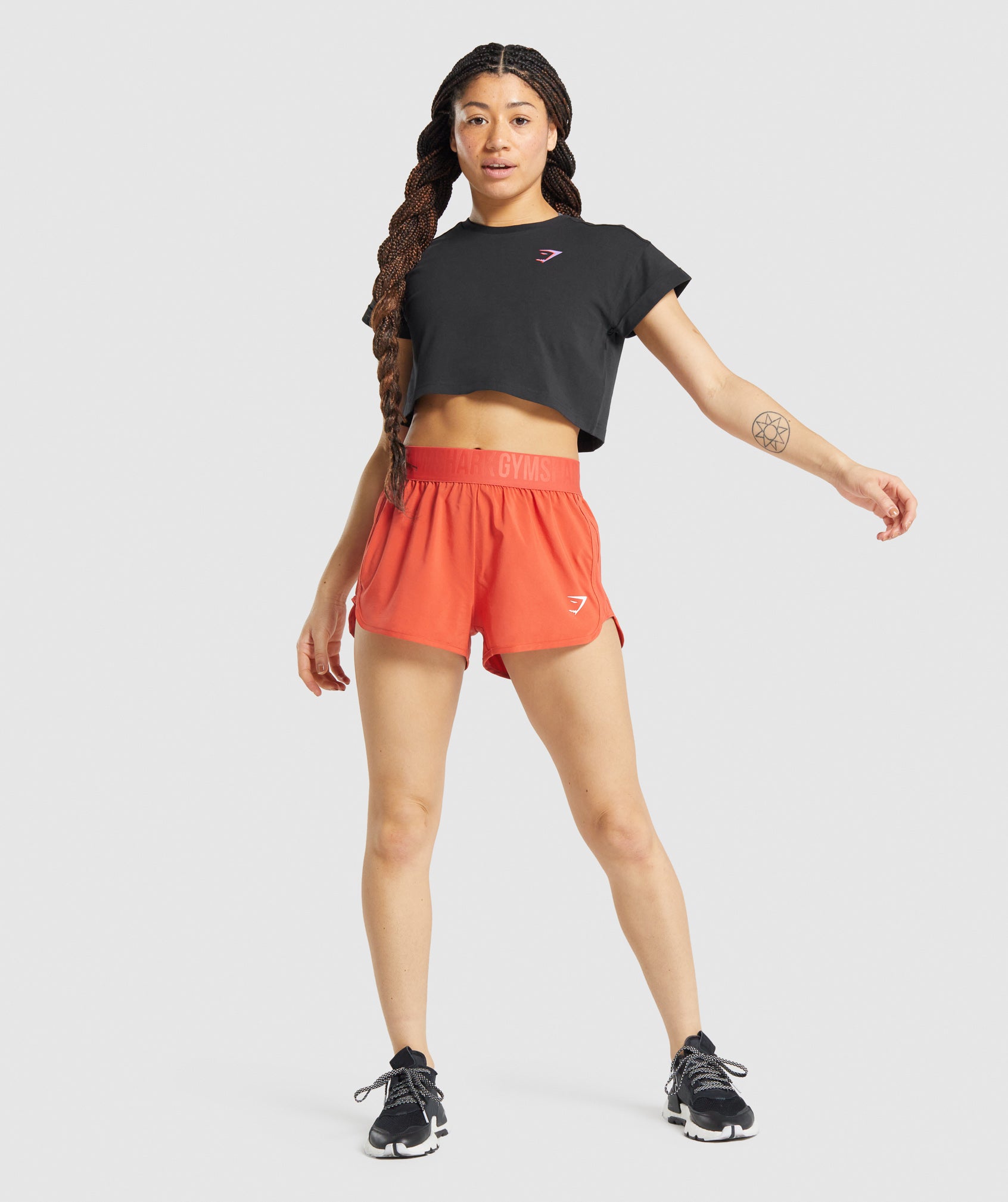 gymshark-pre-workout-graphic-crop-tee-black-aw21