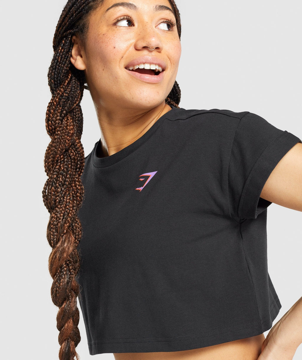 gymshark-pre-workout-graphic-crop-tee-black-aw21