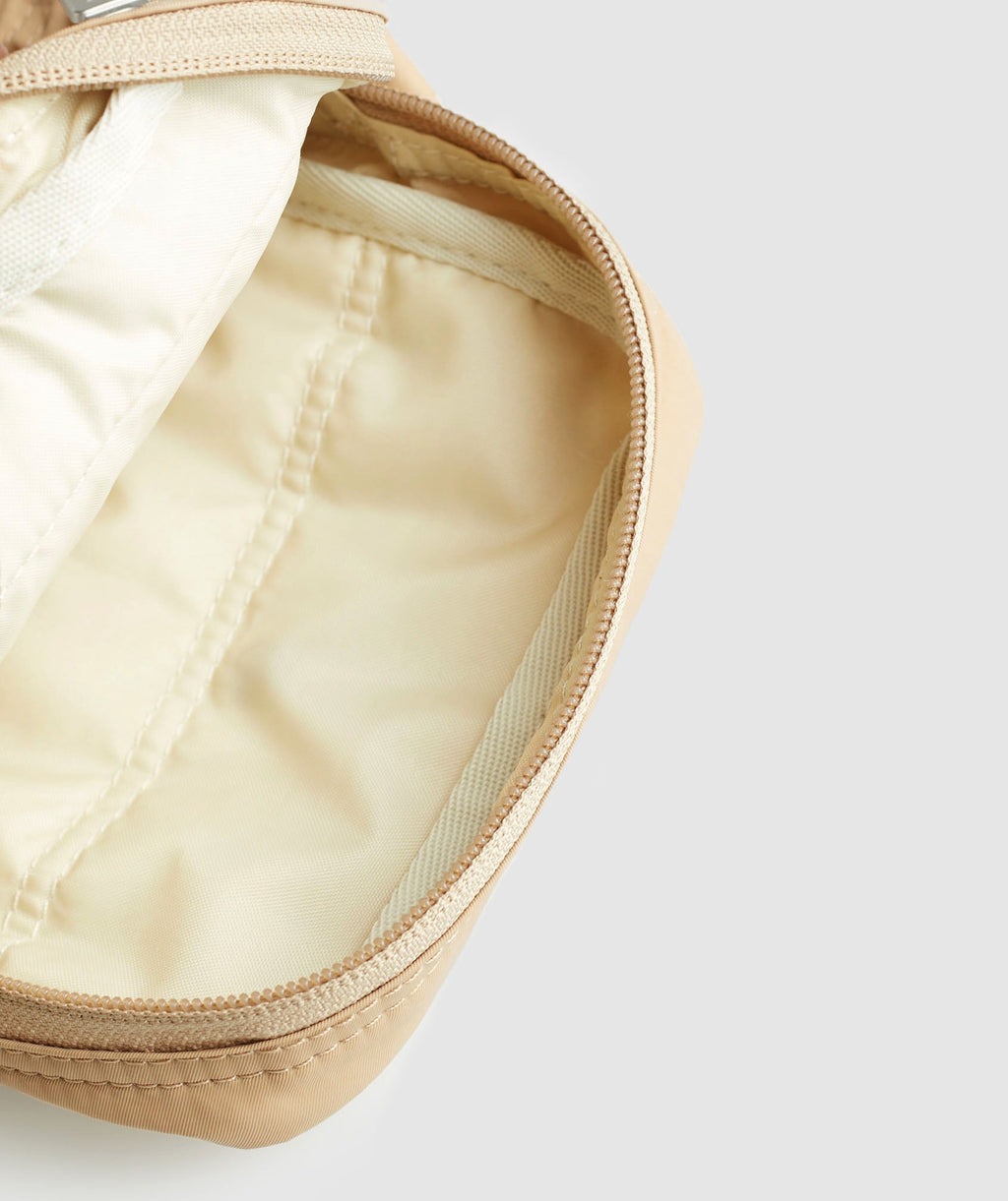 gymshark-premium-lifestyle-cross-body-deep-fawn-brown-ss24
