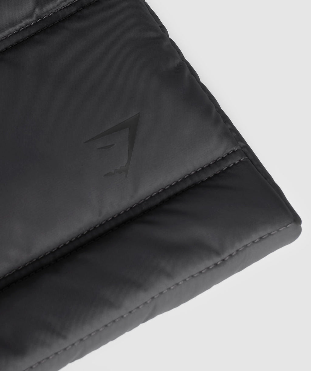 gymshark-premium-lifestyle-laptop-sleeve-13-onyx-grey-aw23