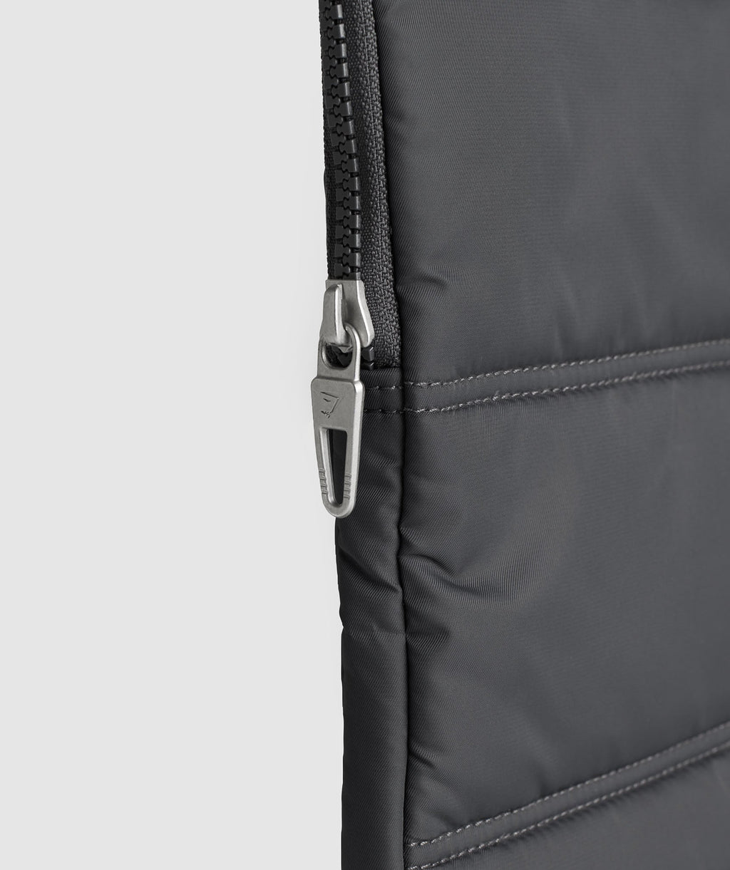 gymshark-premium-lifestyle-laptop-sleeve-13-onyx-grey-aw23
