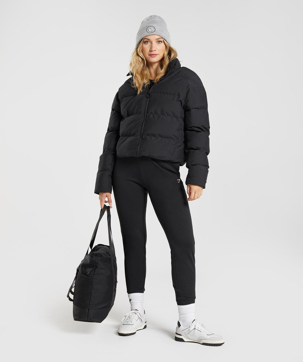 gymshark-puffer-jacket-black-aw21