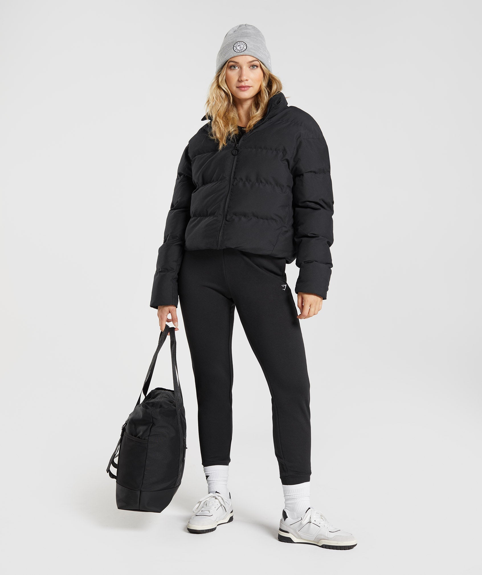 gymshark-puffer-jacket-black-aw21