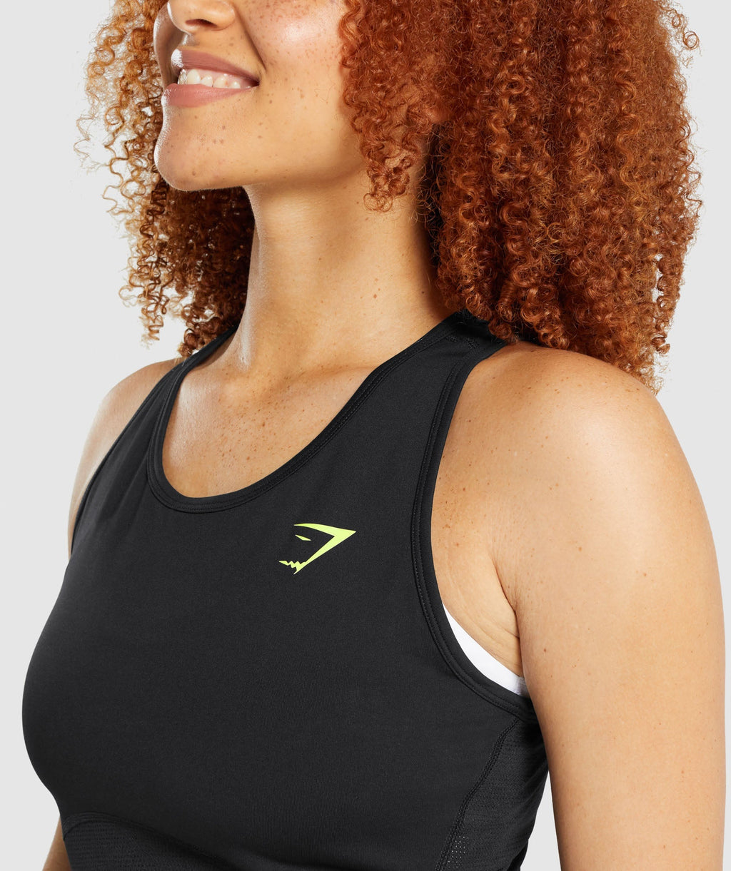 gymshark-pulse-crop-tank-black-aw21