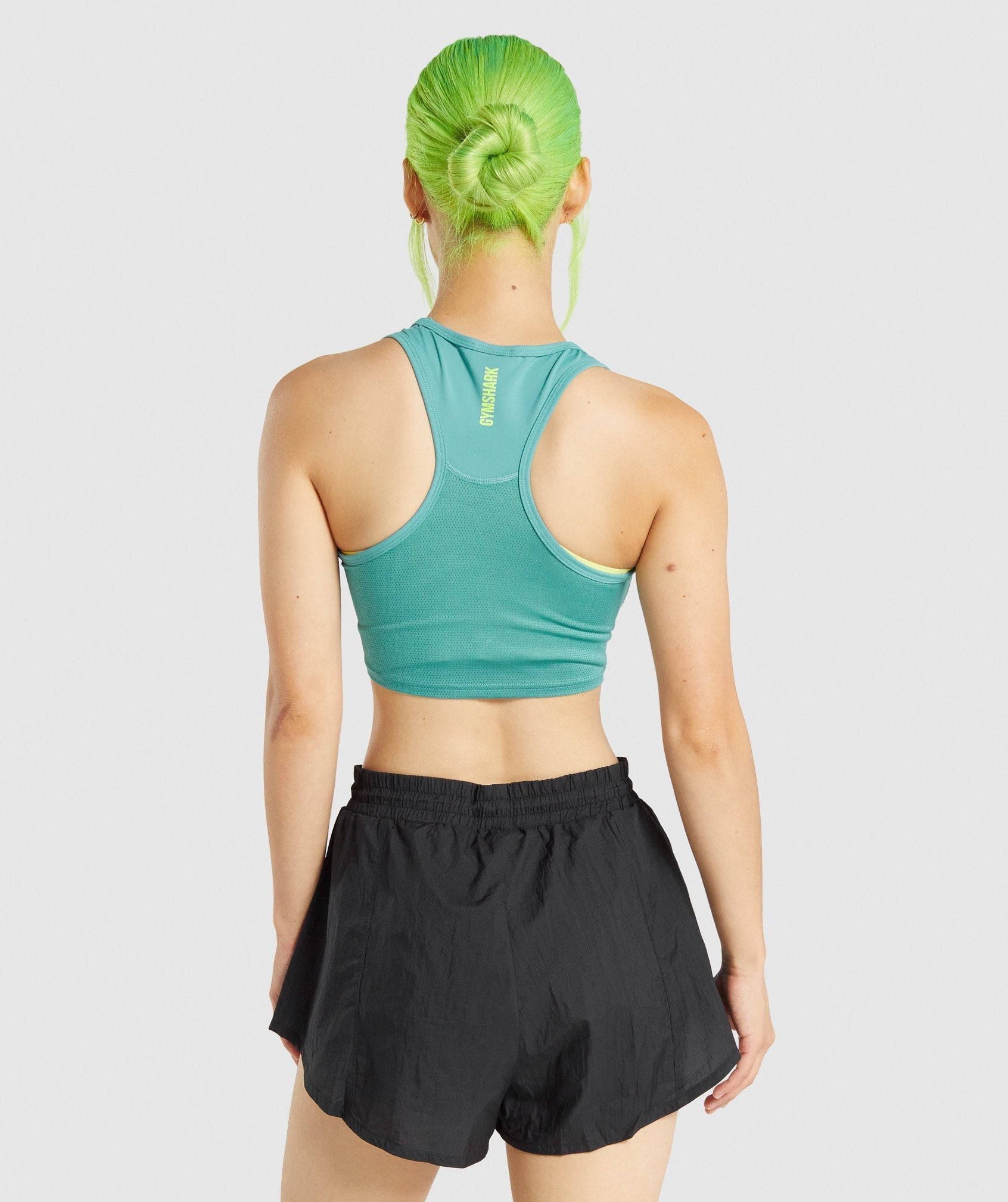 gymshark-pulse-crop-tank-teal-aw21