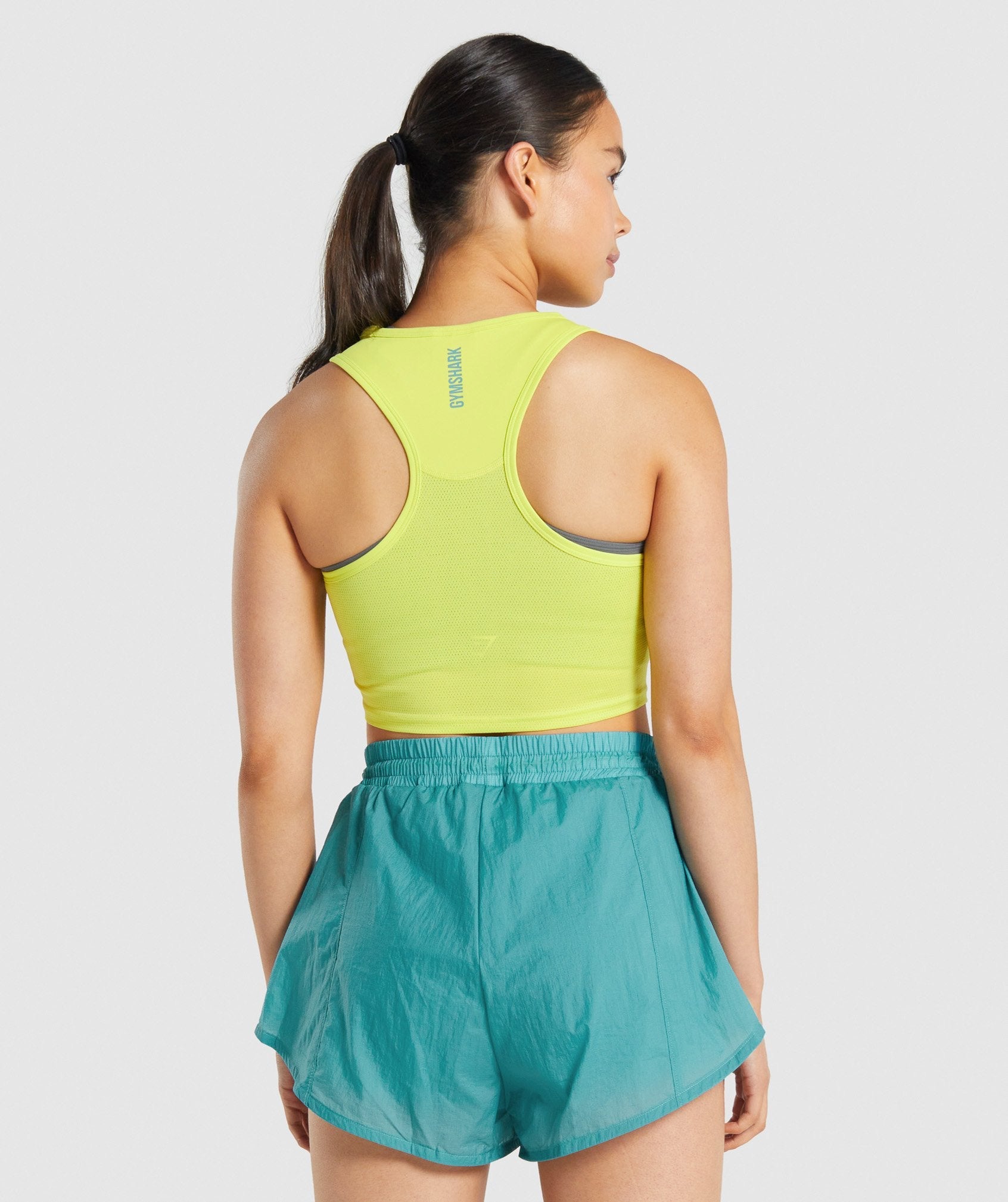 gymshark-pulse-crop-tank-yellow-aw21