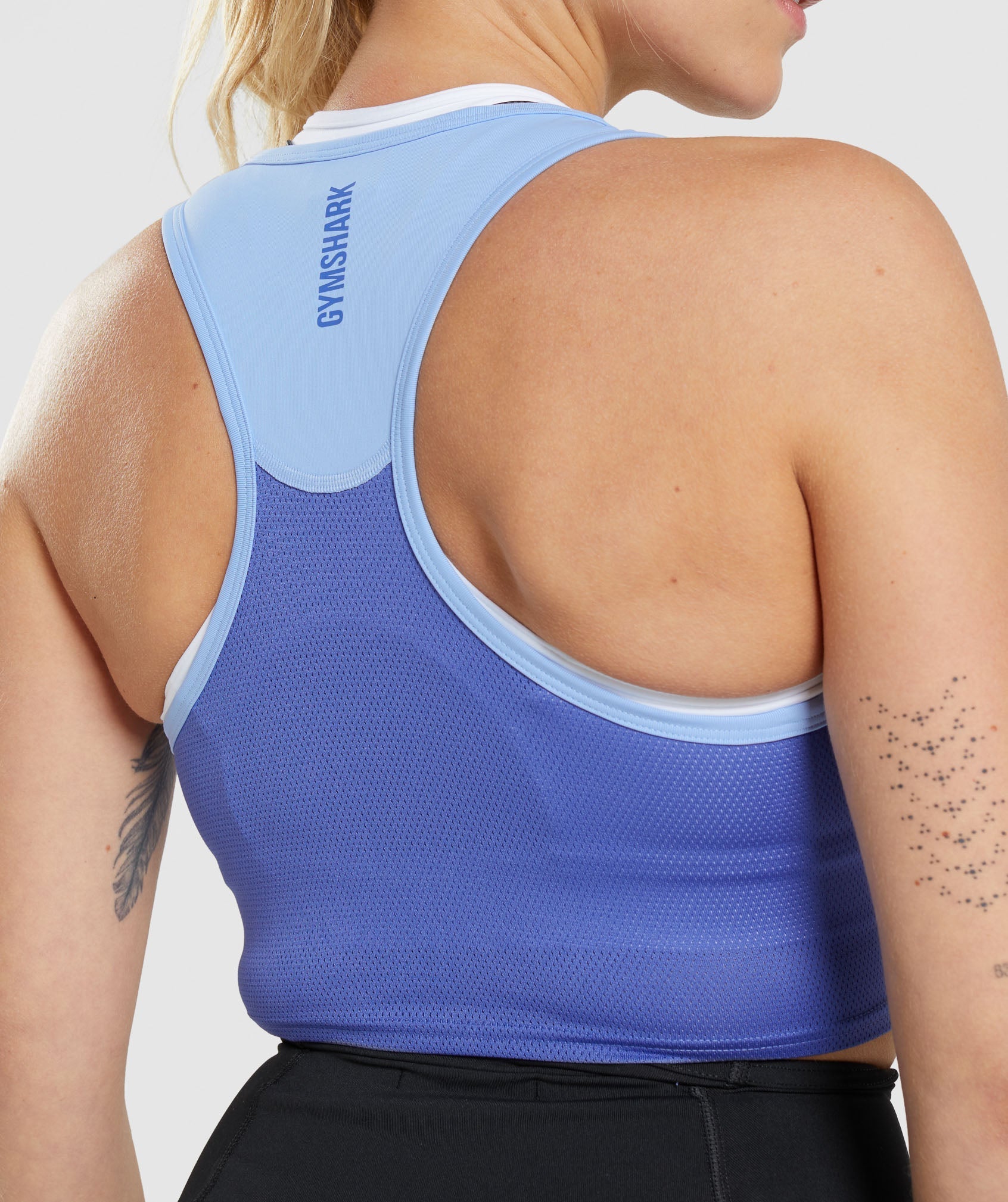 gymshark-pulse-crop-tank-moonstone-blue-court-blue-ss22