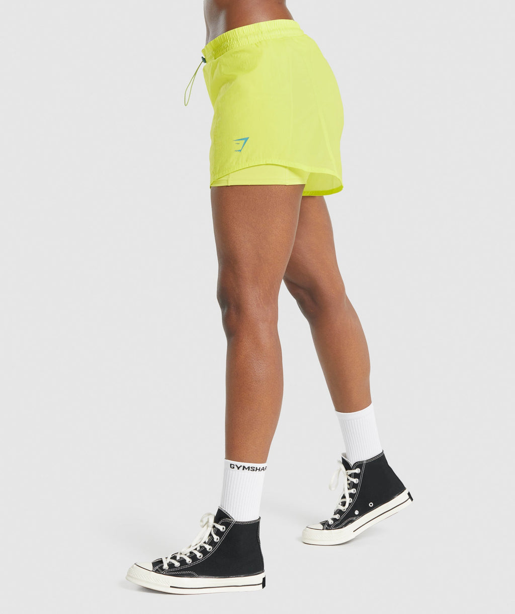 gymshark-pulse-2-in-1-shorts-yellow-aw21